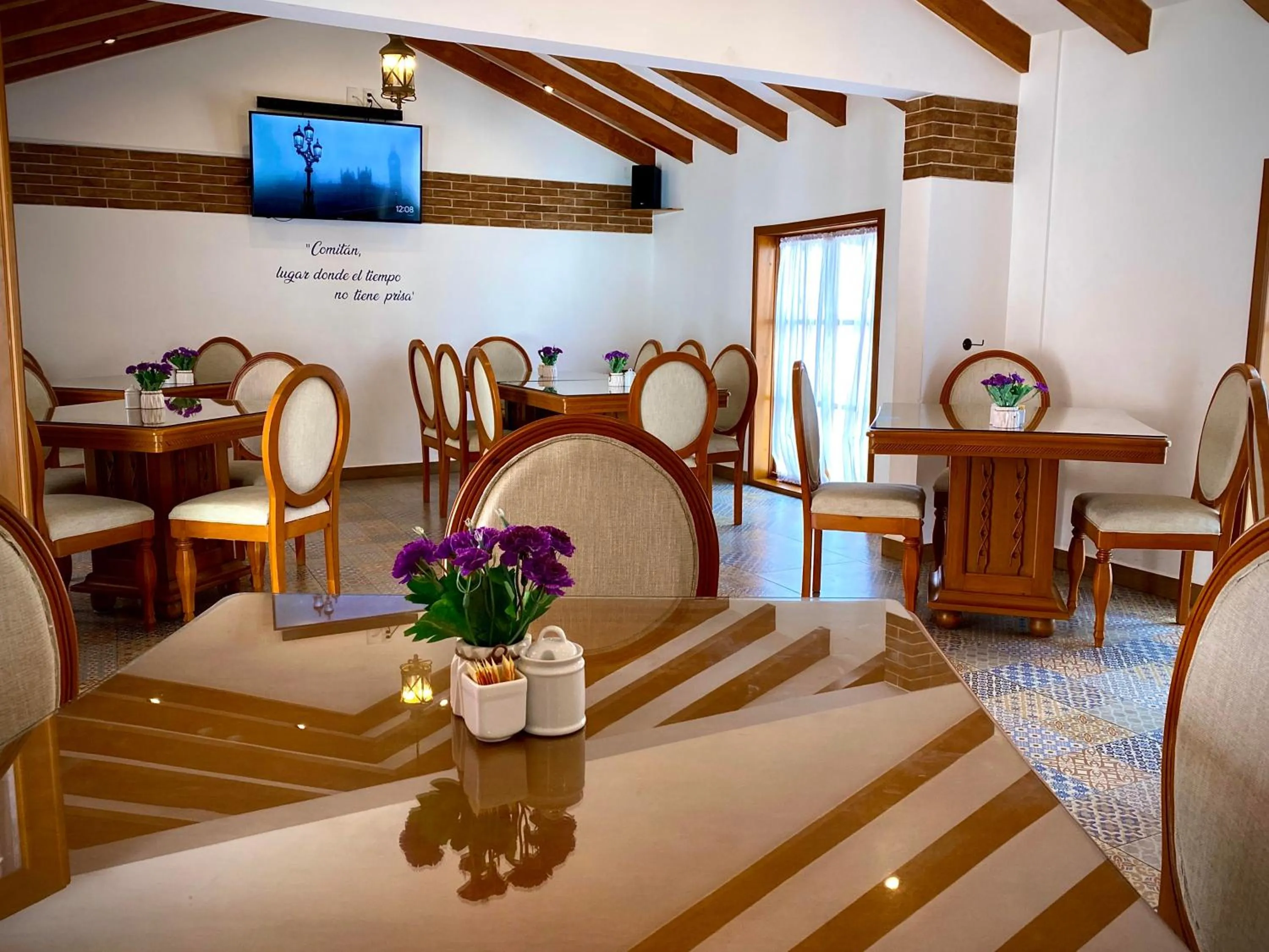 Restaurant/places to eat in La Alborada