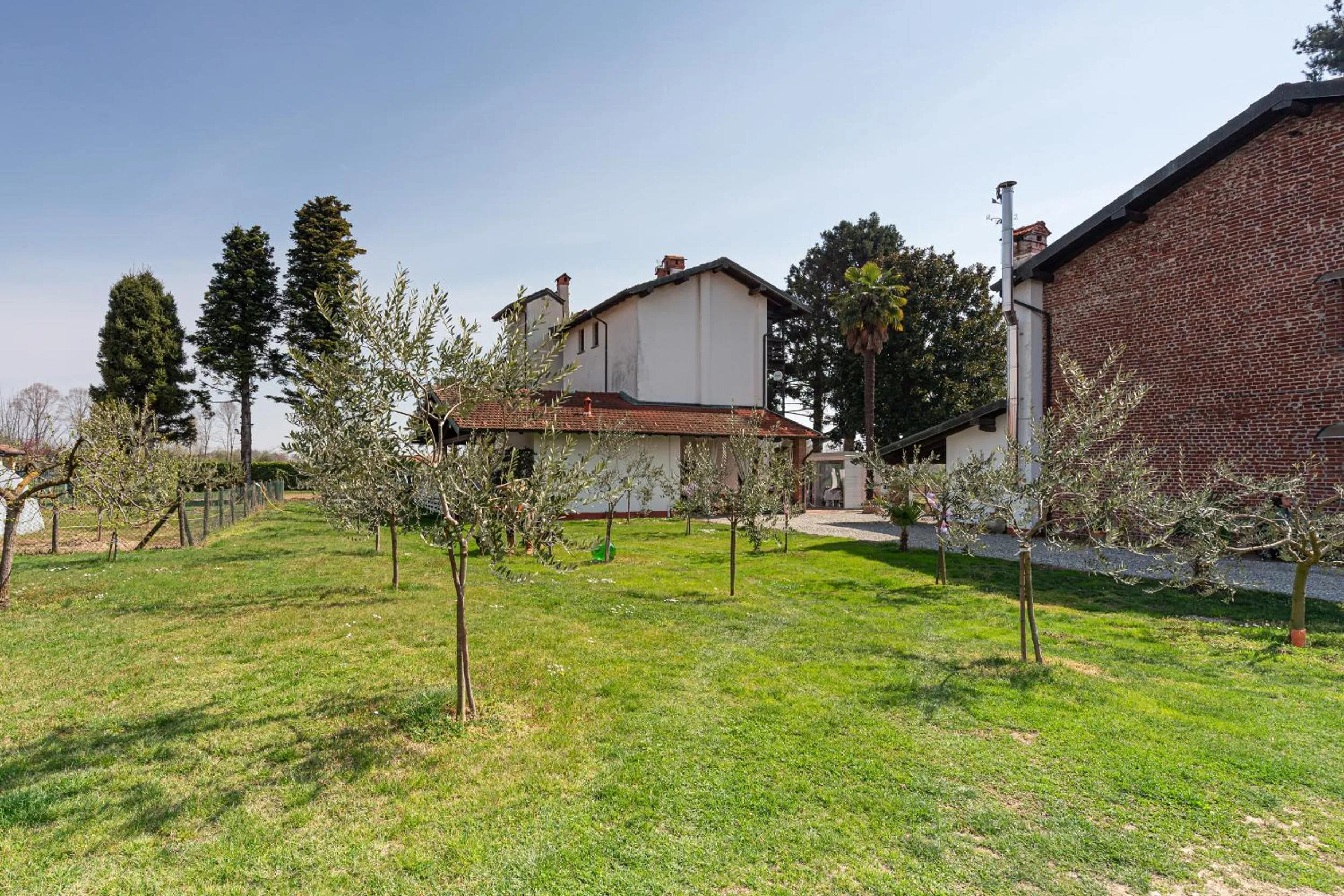 Property building in Cascina cattabreghetta