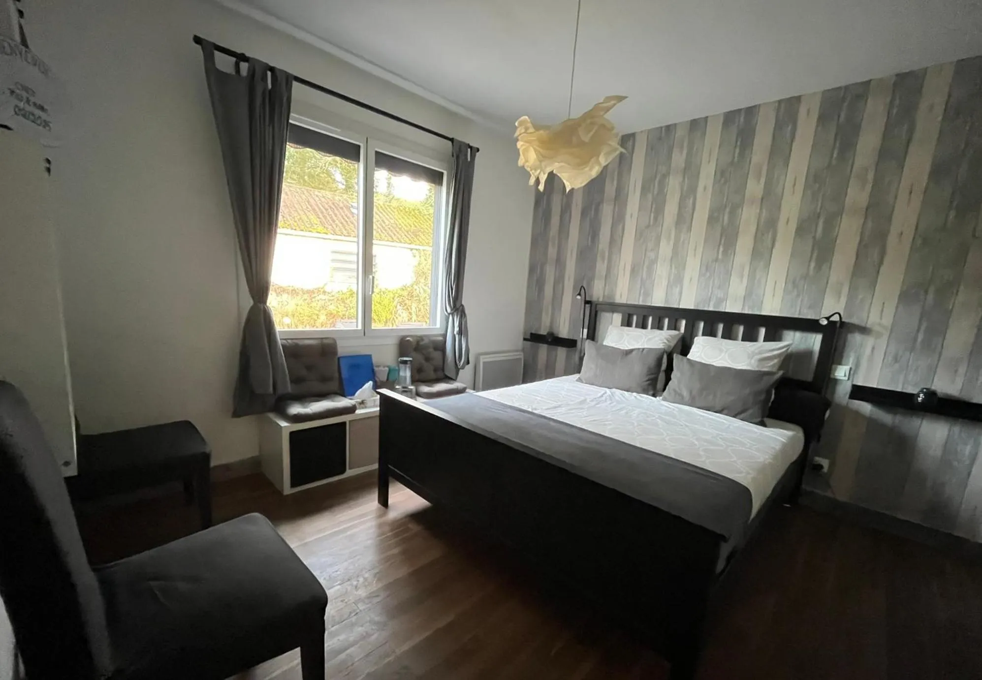 Photo of the whole room, Bed in Chez Flo et Marc