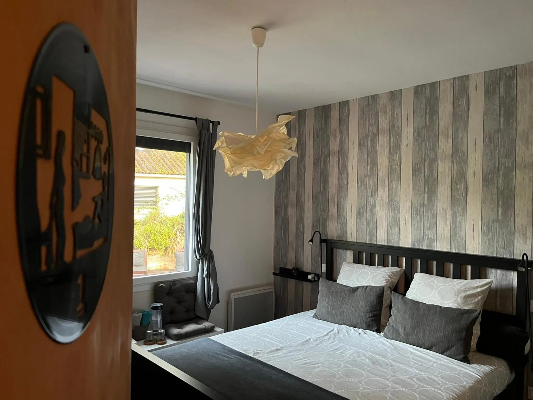 Photo of the whole room, Bed in Chez Flo et Marc