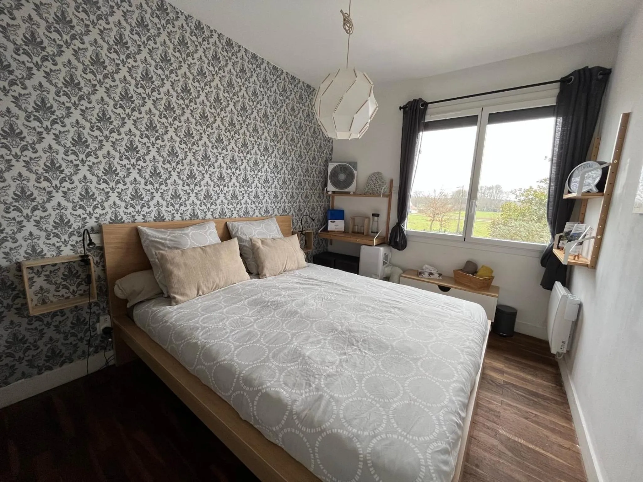 Photo of the whole room, Bed in Chez Flo et Marc