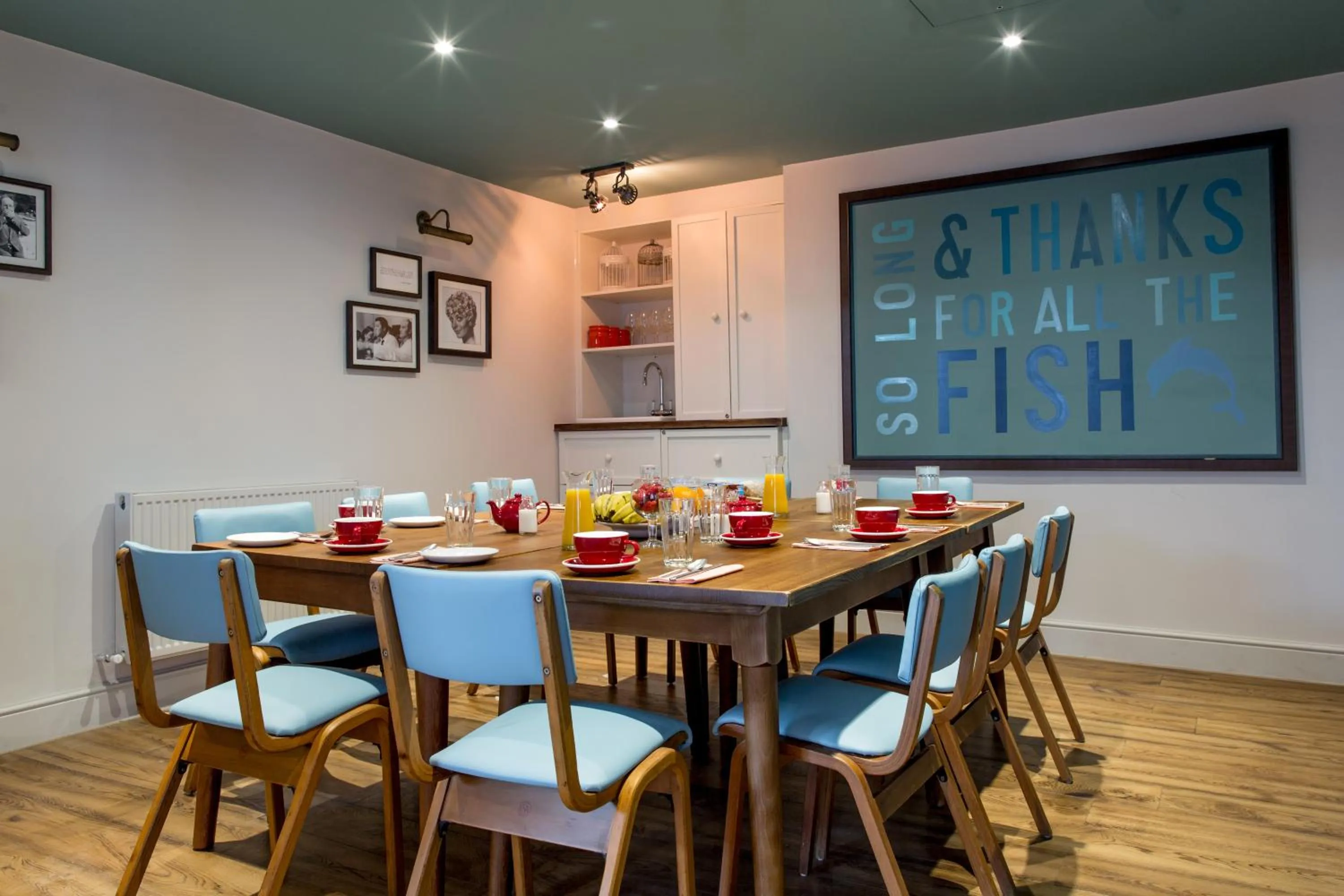 Restaurant/places to eat in The Dolphin