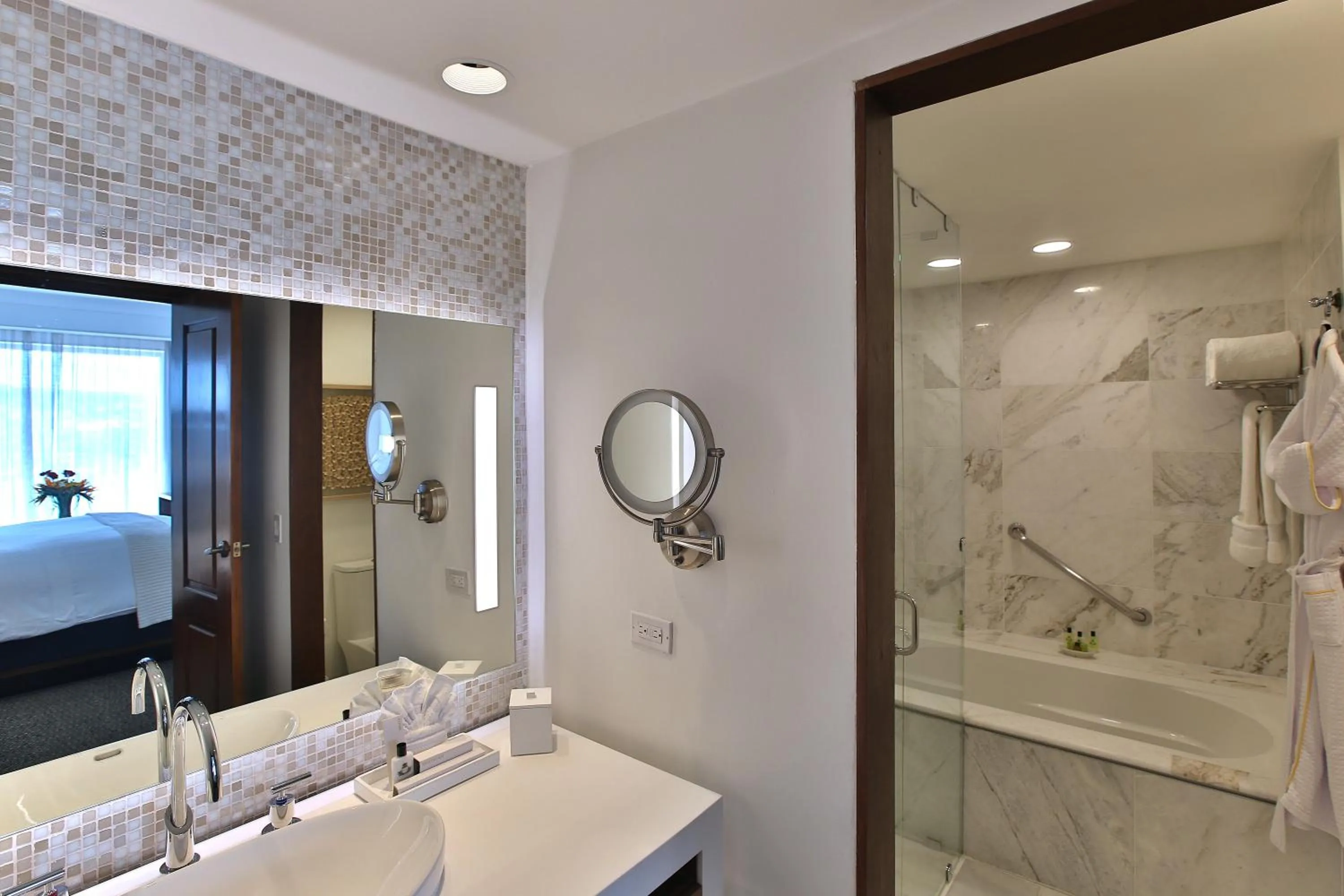 Bathroom in Real Intercontinental Metrocentro Managua by IHG