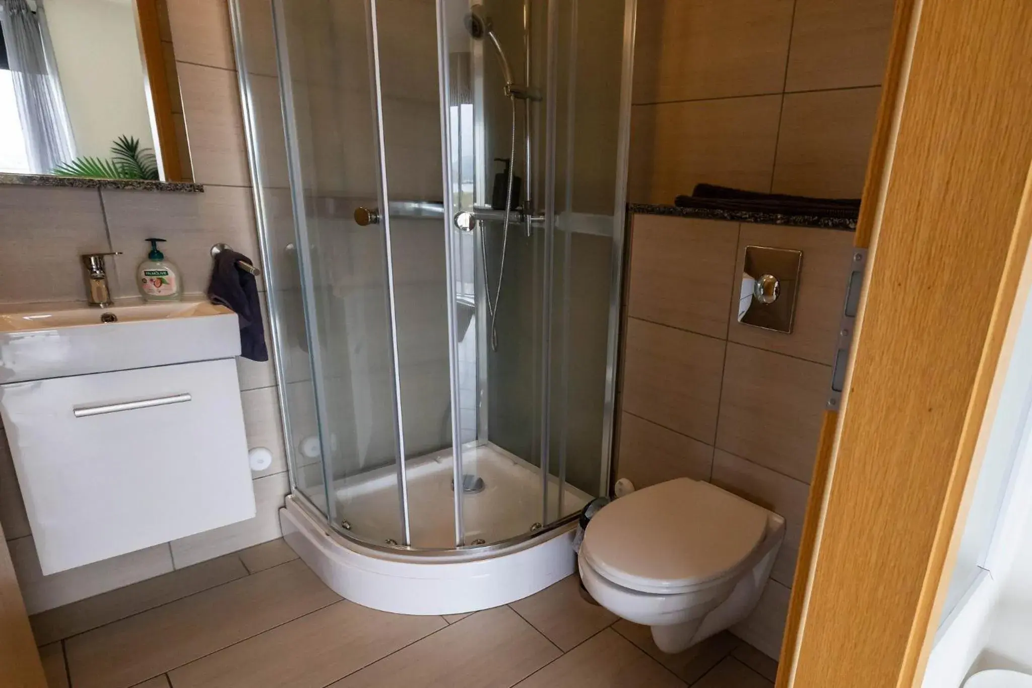 Double or Twin Room with Private Bathroom in Kirkjufell Guesthouse and Apartments Double or Twin Room with Private Bathroom in Kirkjufell Guesthouse and Apartments