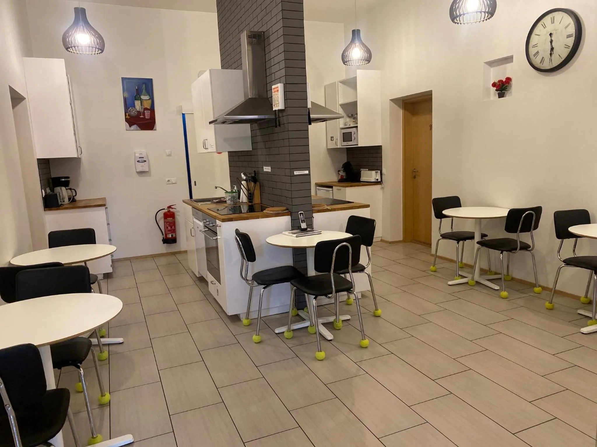 Communal kitchen in Kirkjufell Guesthouse and Apartments