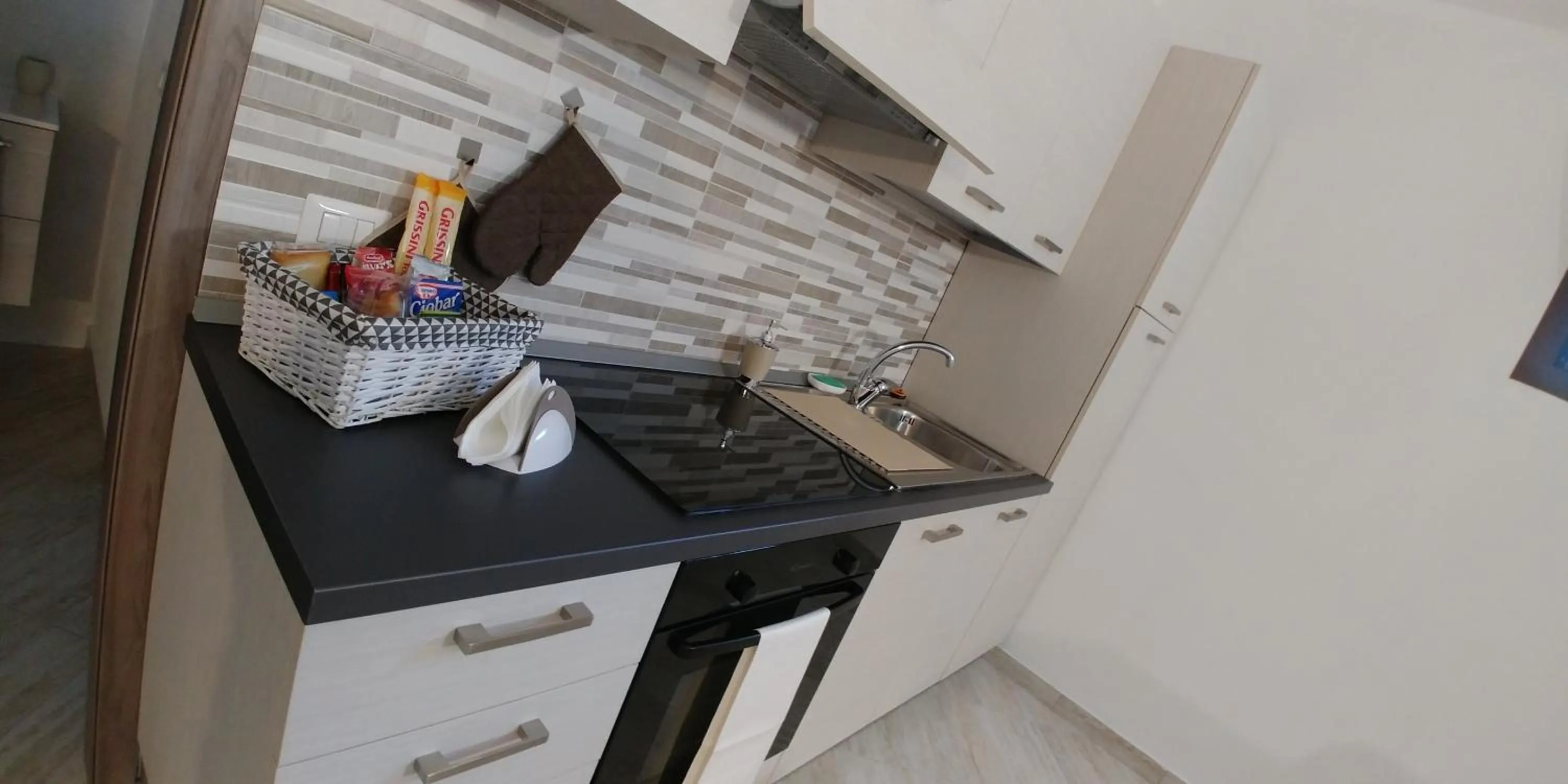 Kitchen or kitchenette in Paradeisos Residence Sas