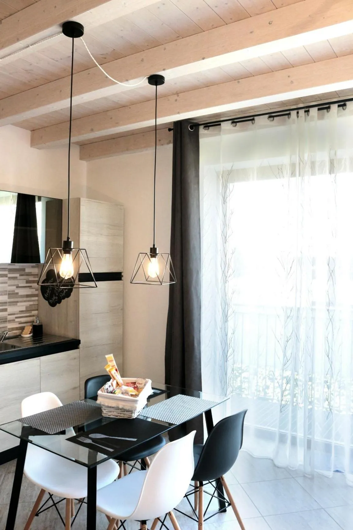 Day in Paradeisos Residence Sas