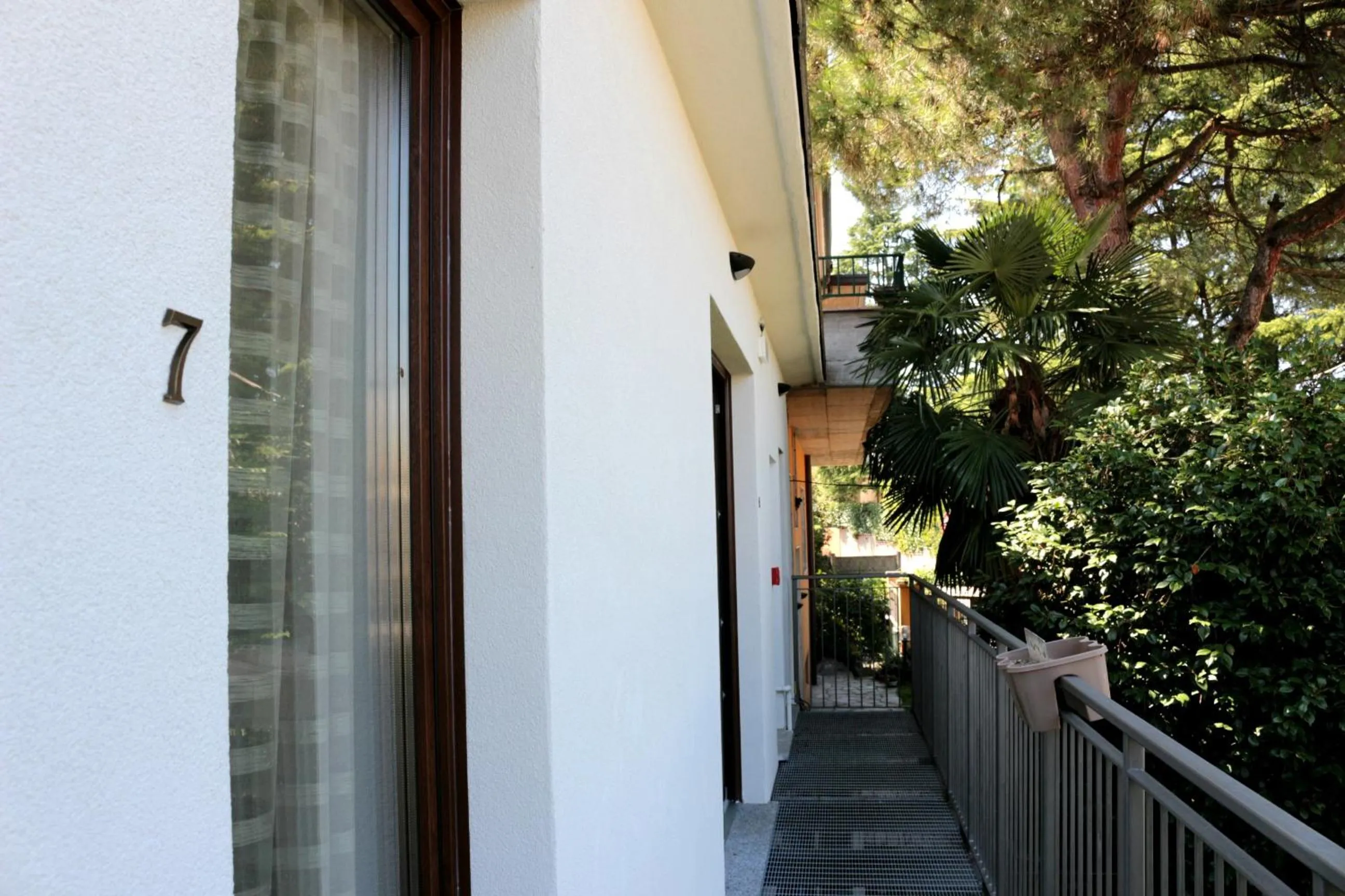 Property building in Paradeisos Residence Sas