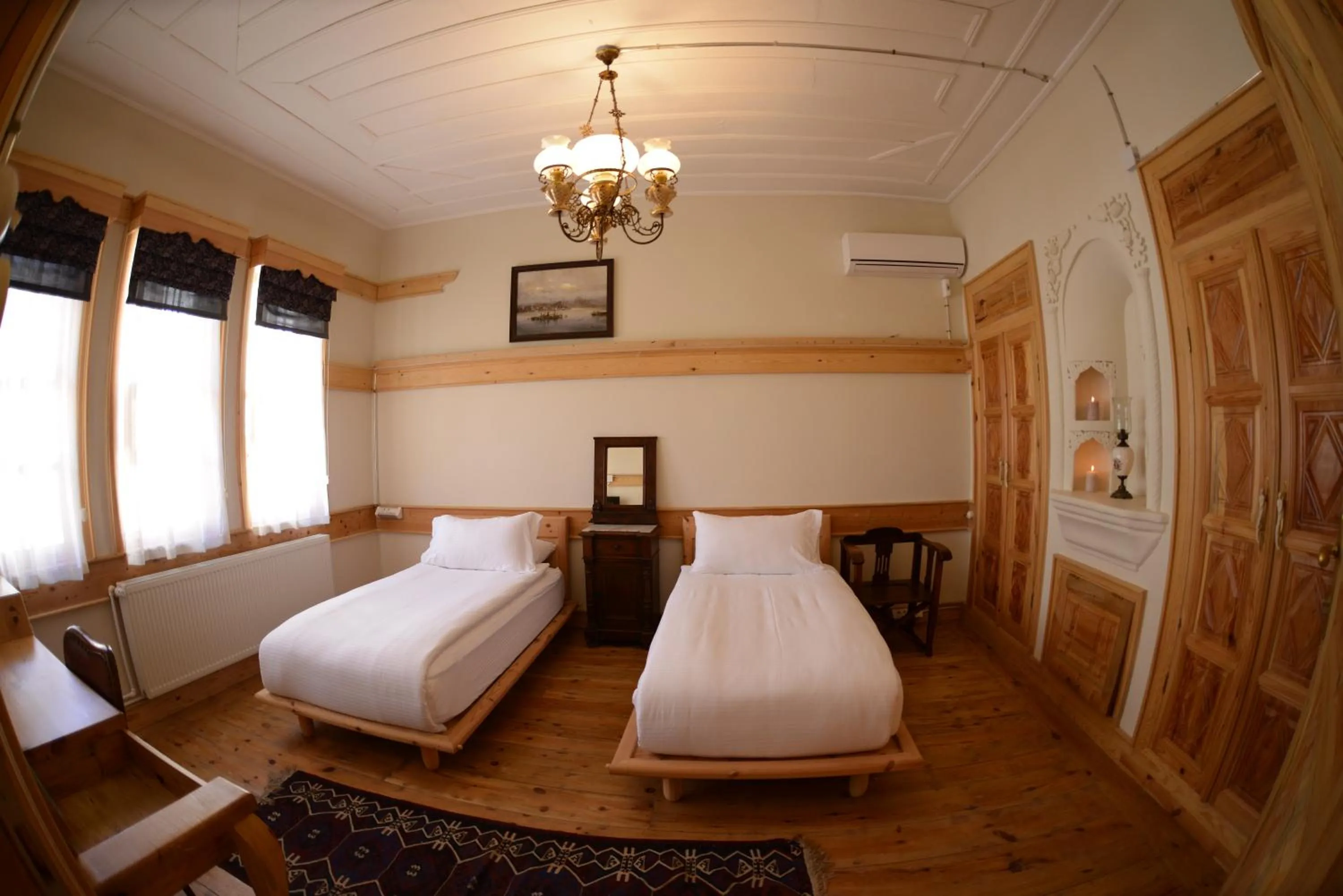 Photo of the whole room, Bed in Melekli Konak