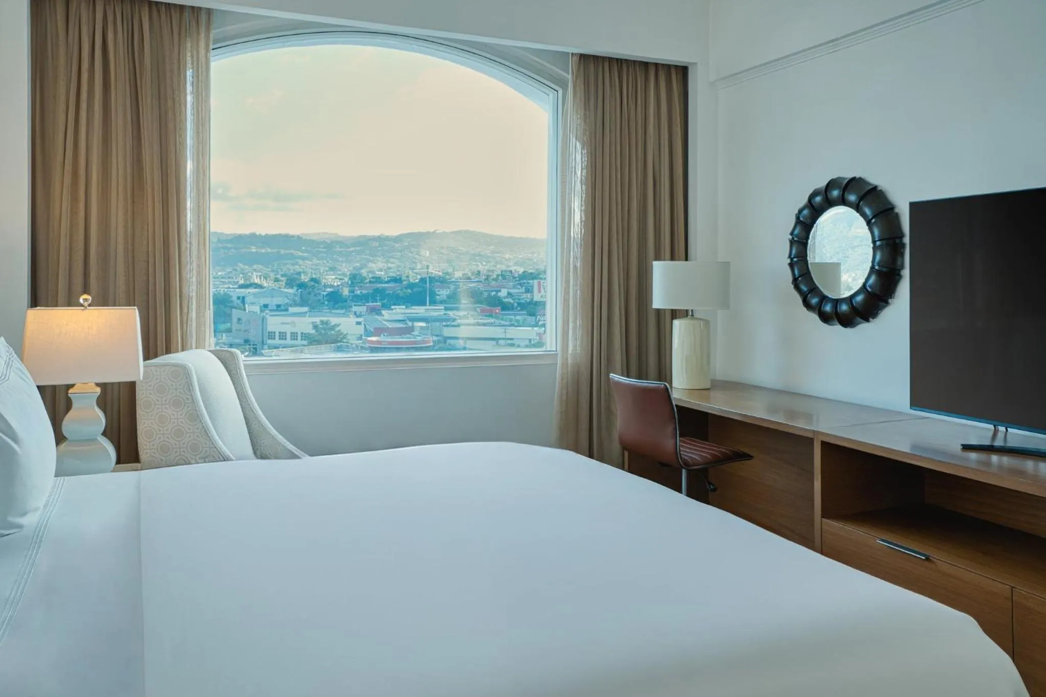 Photo of the whole room, Bed in Real Intercontinental San Salvador by IHG