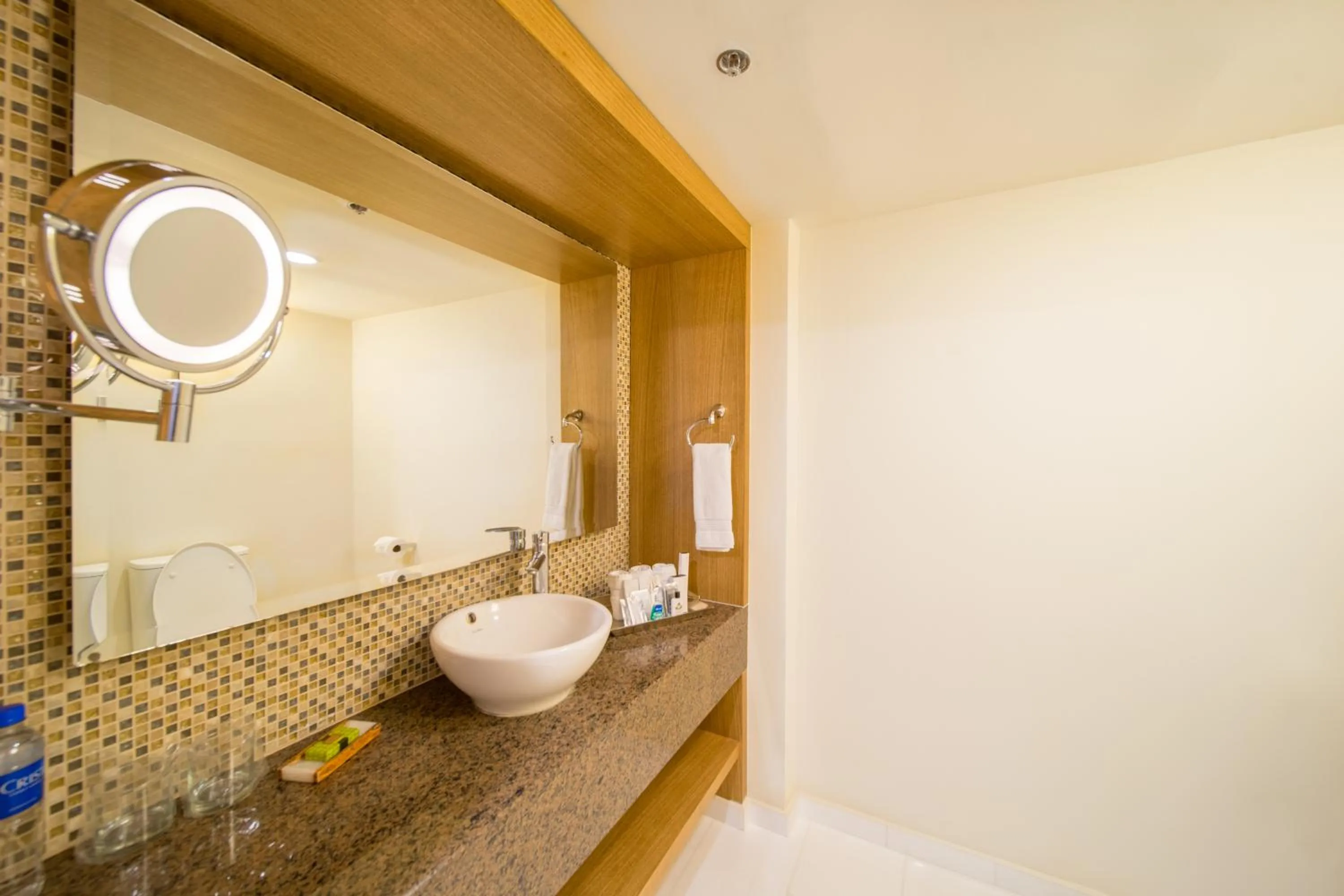 Shower in Real Intercontinental San Salvador by IHG