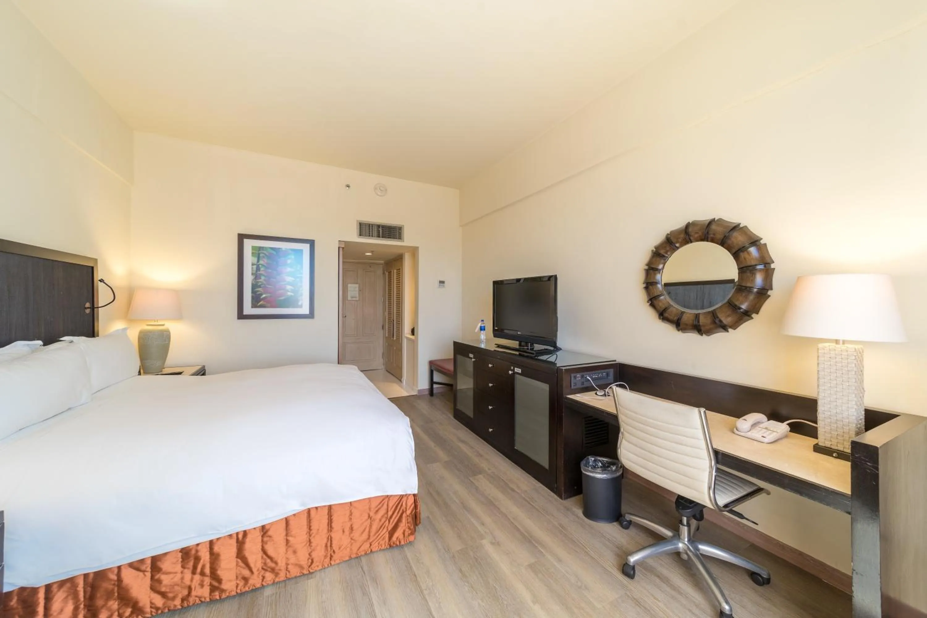 Photo of the whole room, Bed in Real Intercontinental San Salvador by IHG