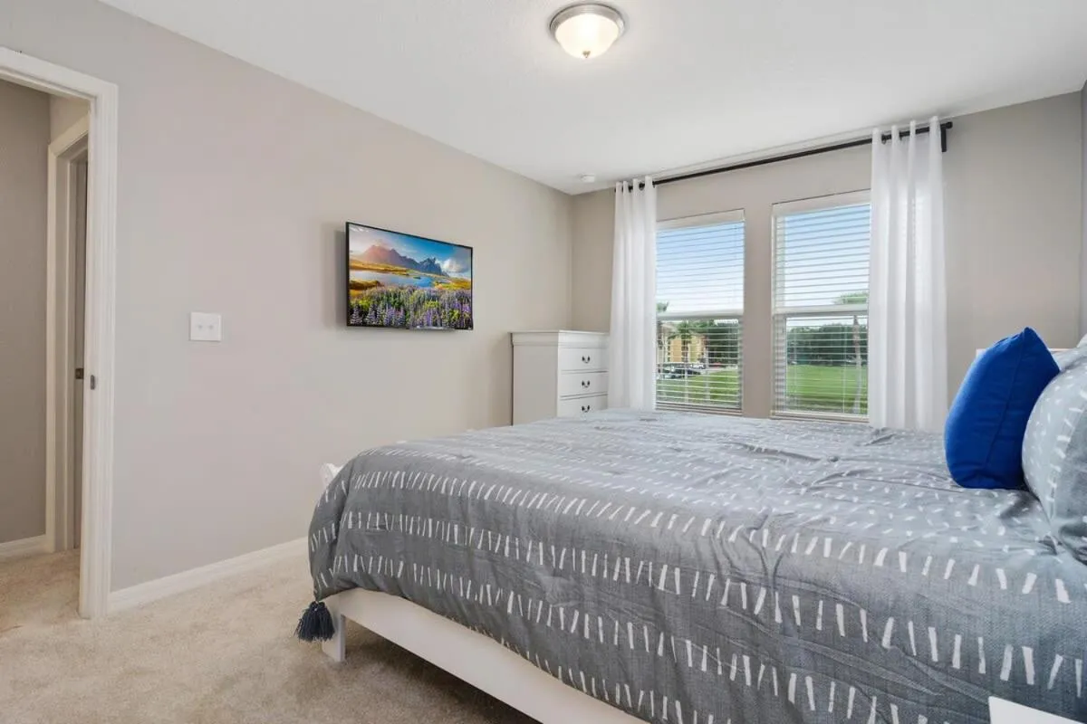 Bed in Family Friendly Four Bedrooms 5147A