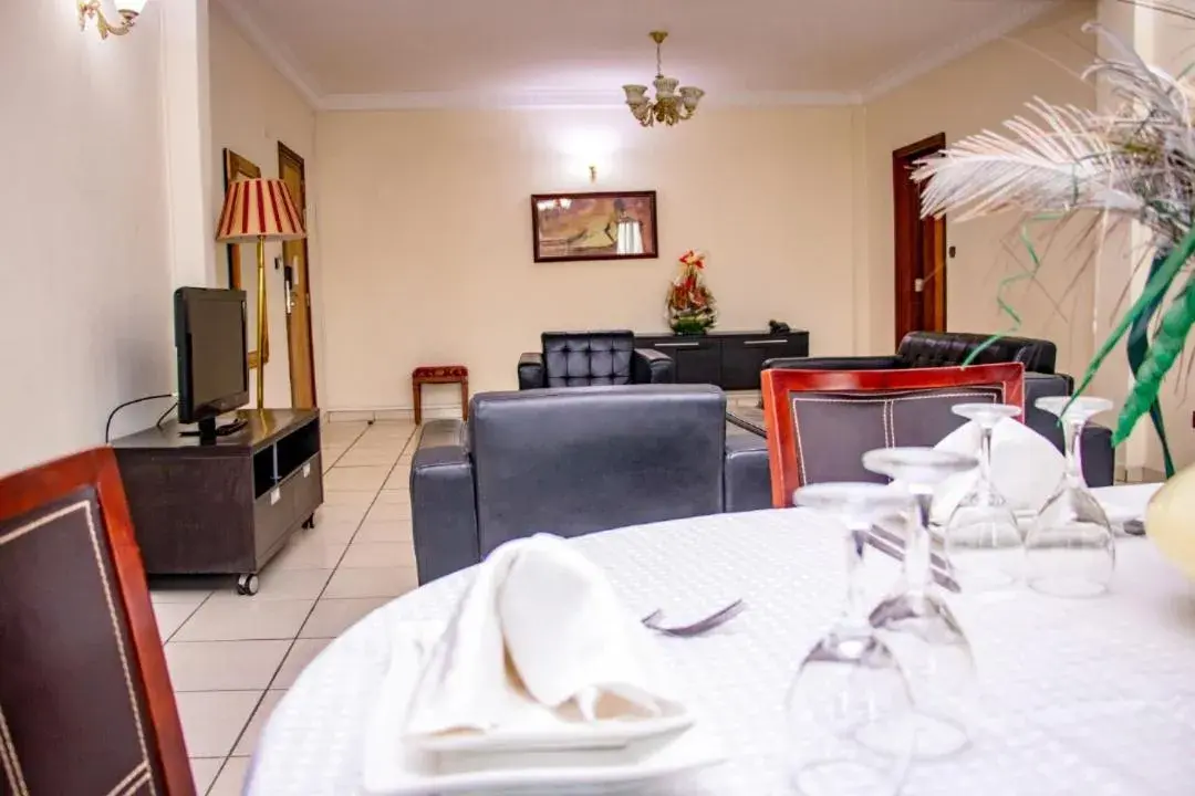 Senior Suite in Hôtel Prince De Galles Senior Suite in Hôtel Prince De Galles