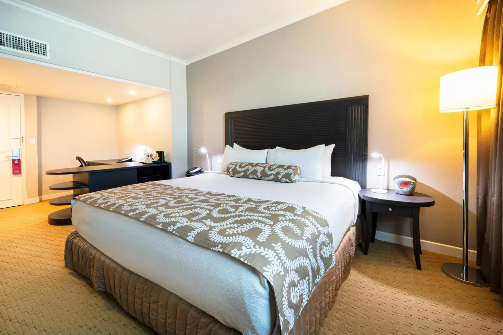 Bedroom, Bed in Crowne Plaza Managua by IHG