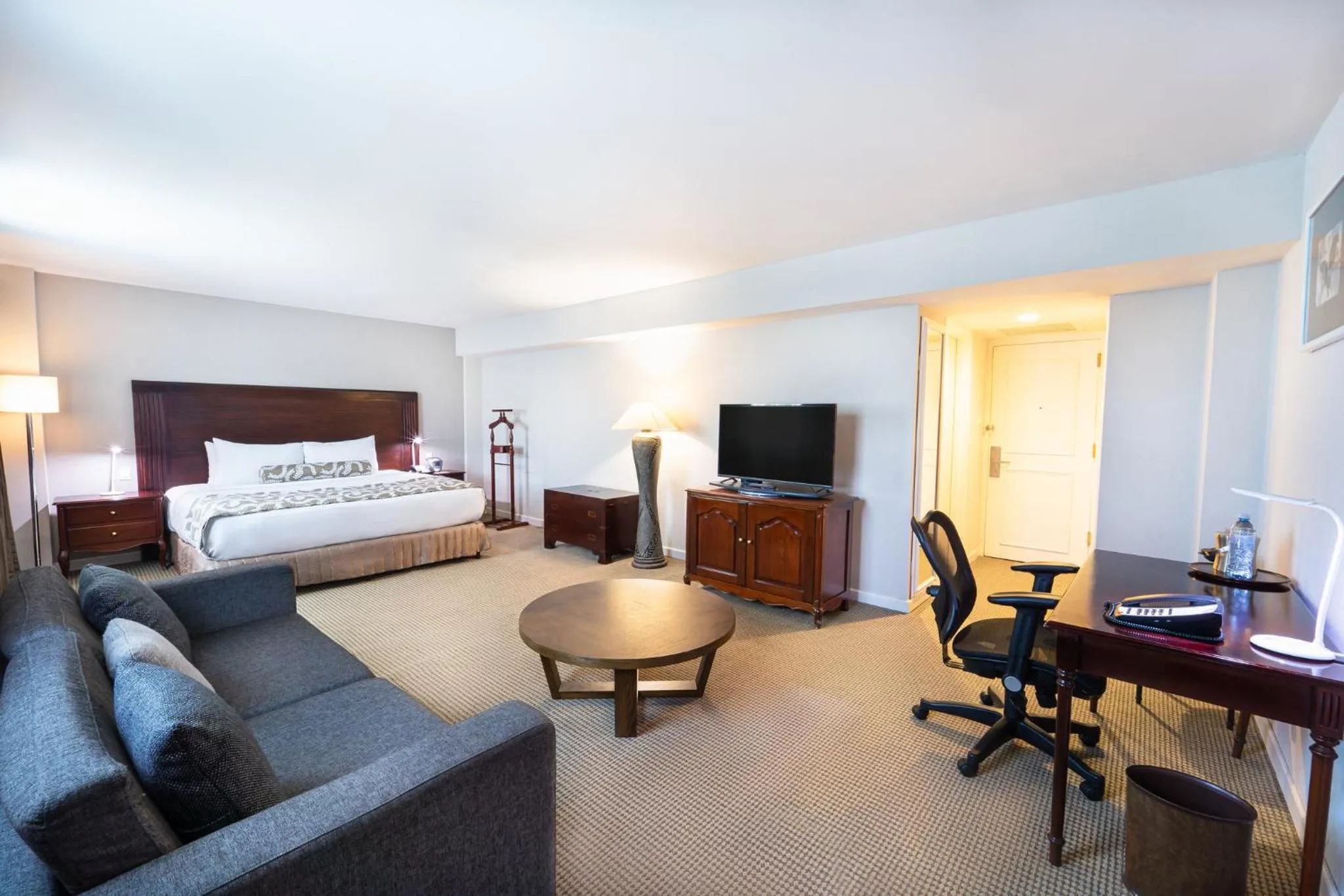 Bedroom, Bed in Crowne Plaza Managua by IHG