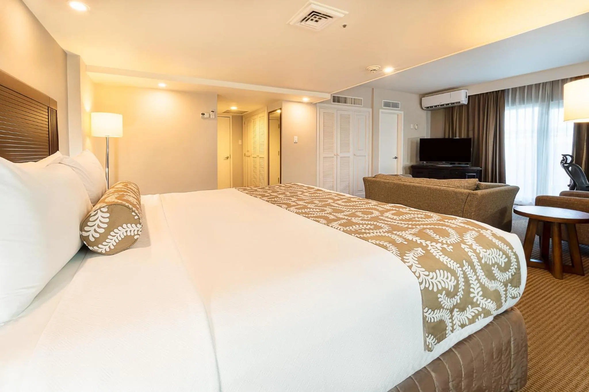 Bedroom, Bed in Crowne Plaza Managua by IHG