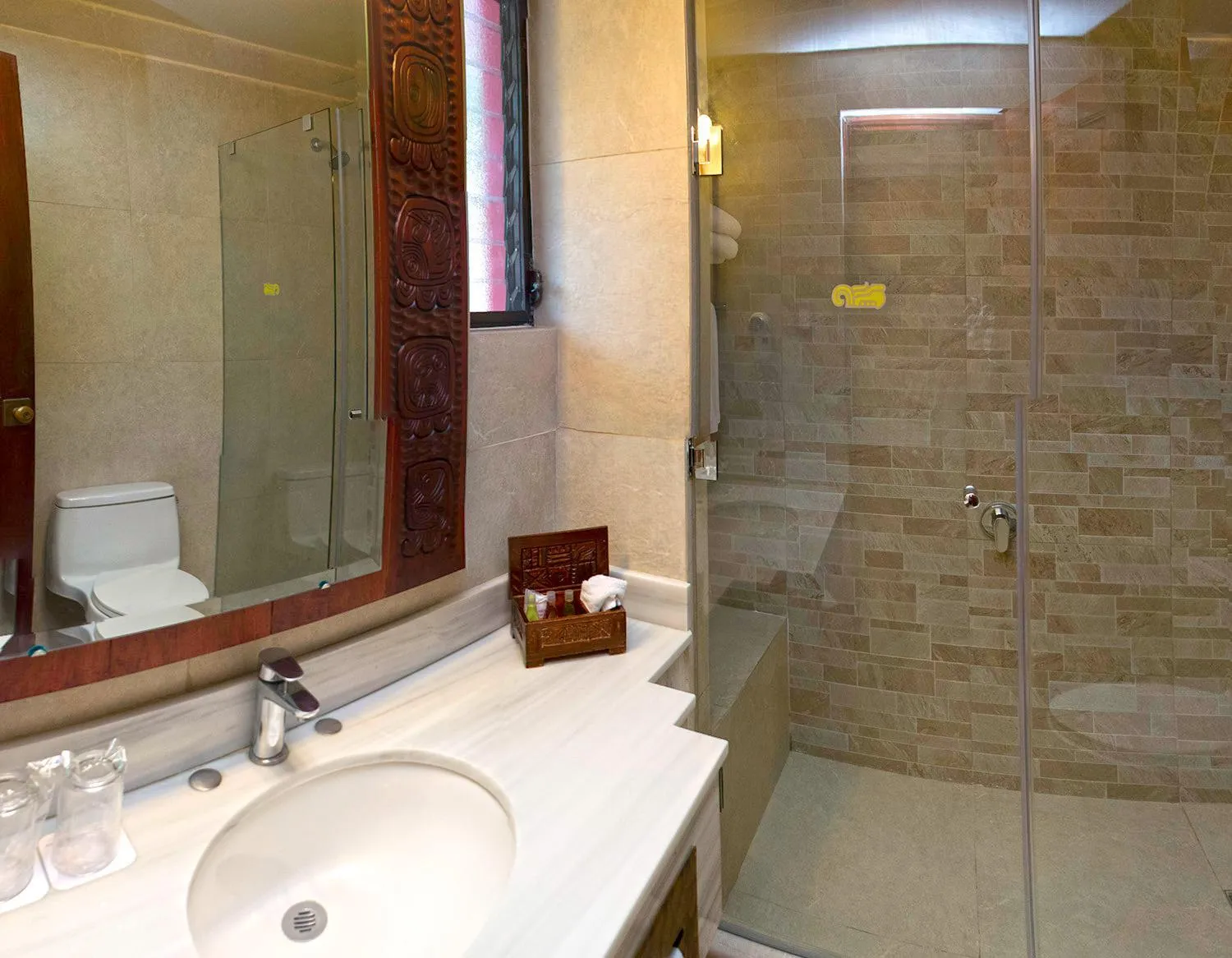 Bathroom in Camino Real Tikal‎