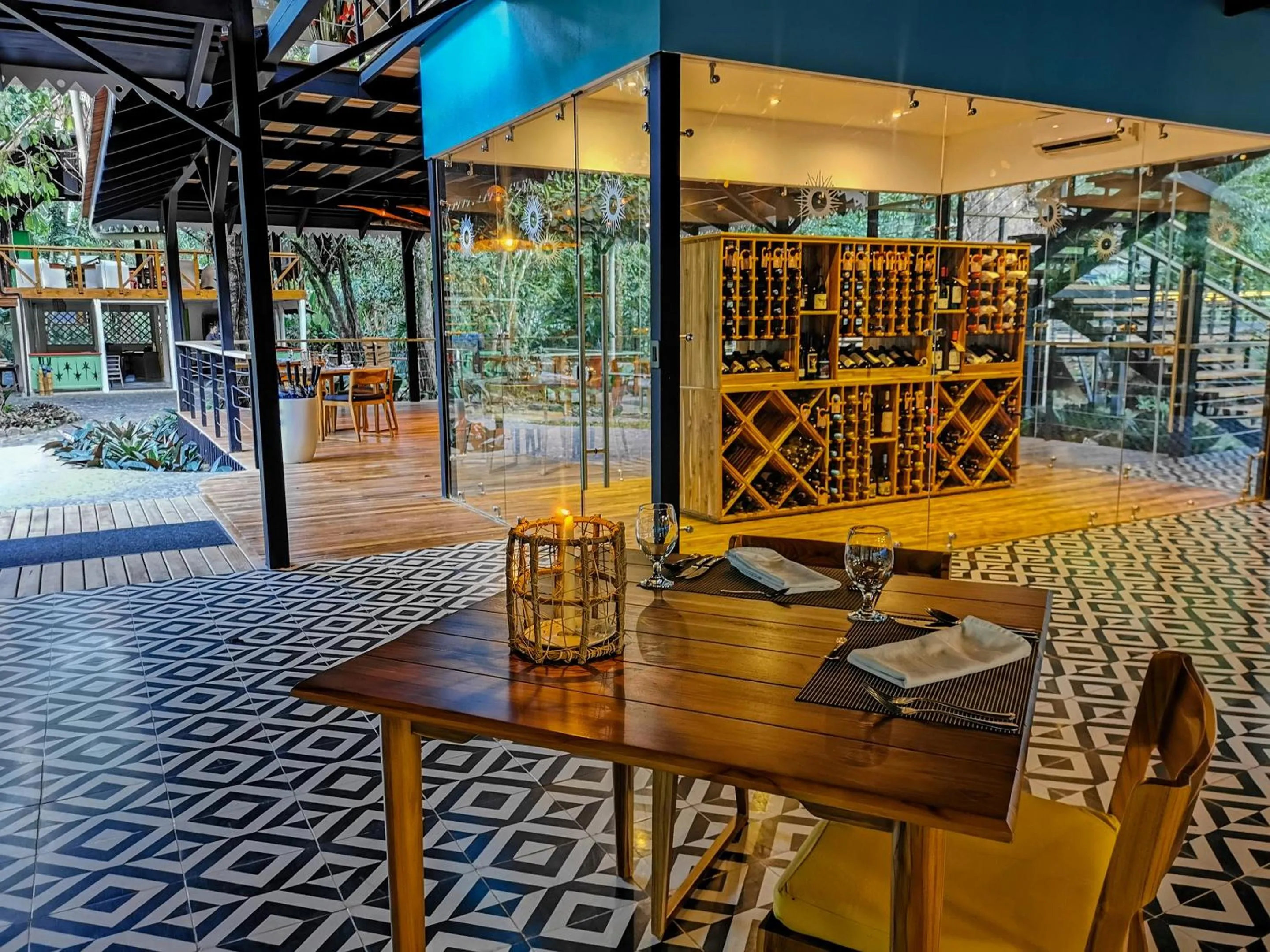 Restaurant/places to eat in Pacuare Lodge by Böëna