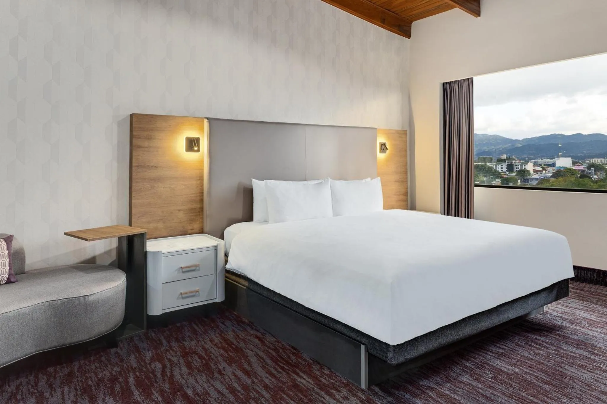 Photo of the whole room, Bed in Crowne Plaza San Jose La Sabana by IHG