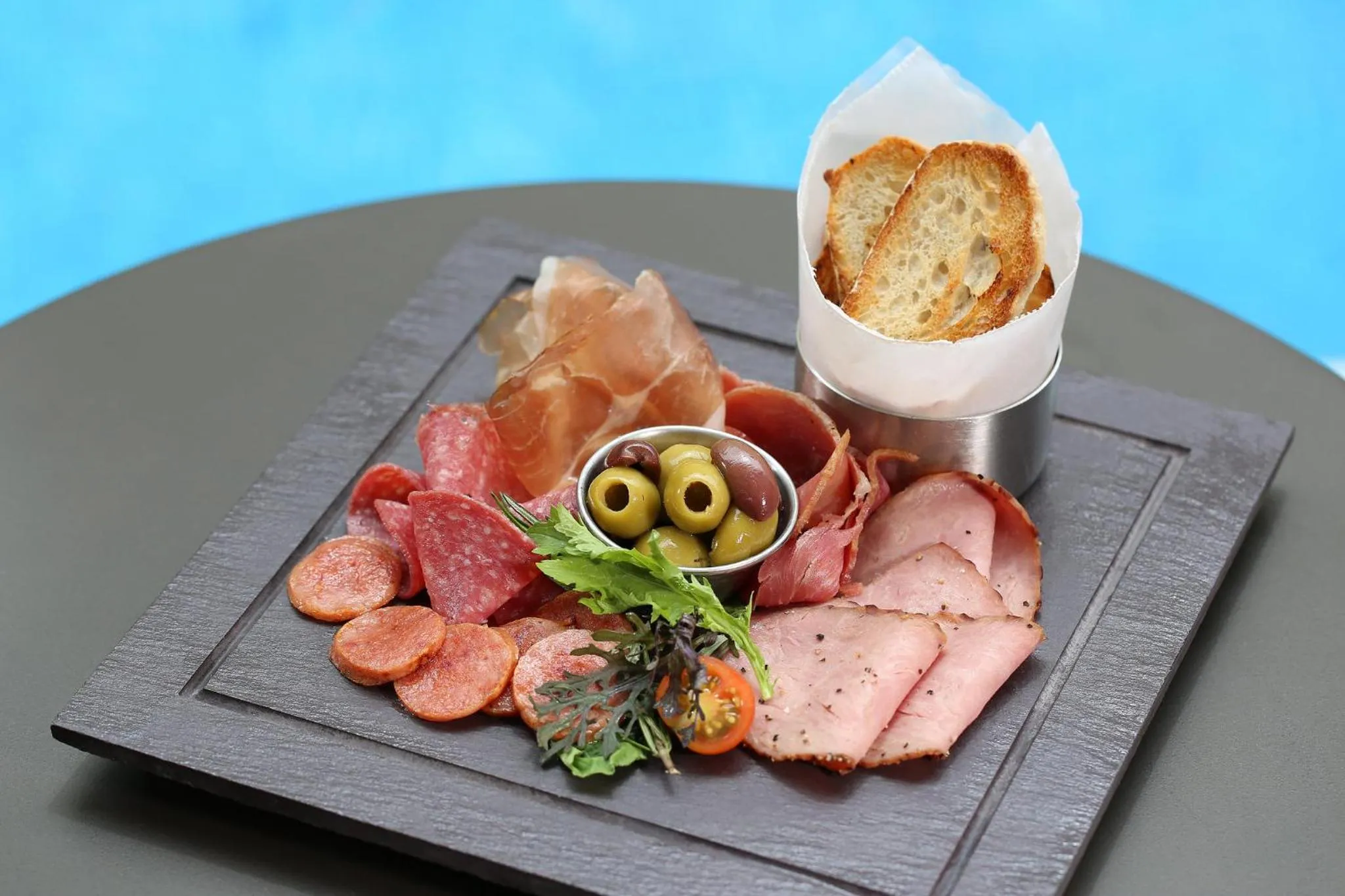 Restaurant/places to eat in InterContinental Tegucigalpa at Multiplaza Mall by IHG