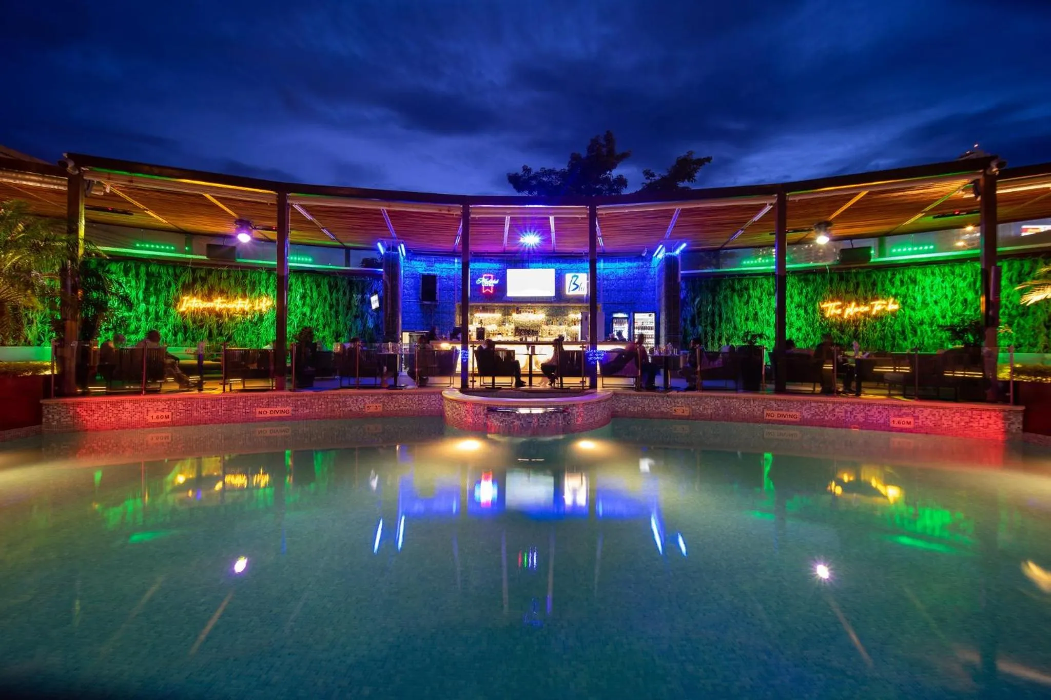 Lounge or bar in InterContinental Tegucigalpa at Multiplaza Mall by IHG