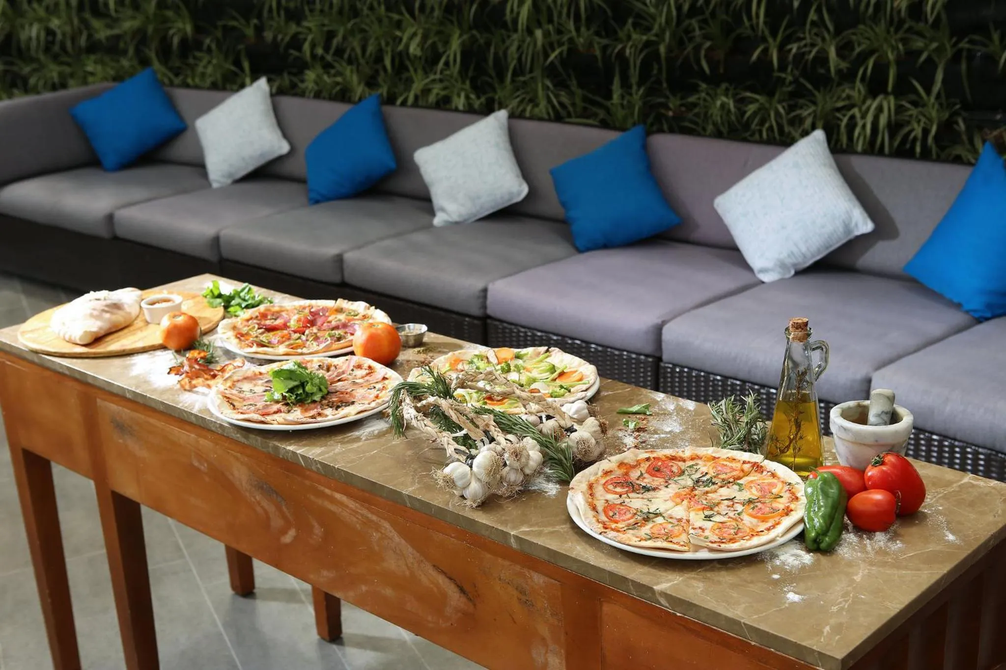 Lounge or bar in InterContinental Tegucigalpa at Multiplaza Mall by IHG