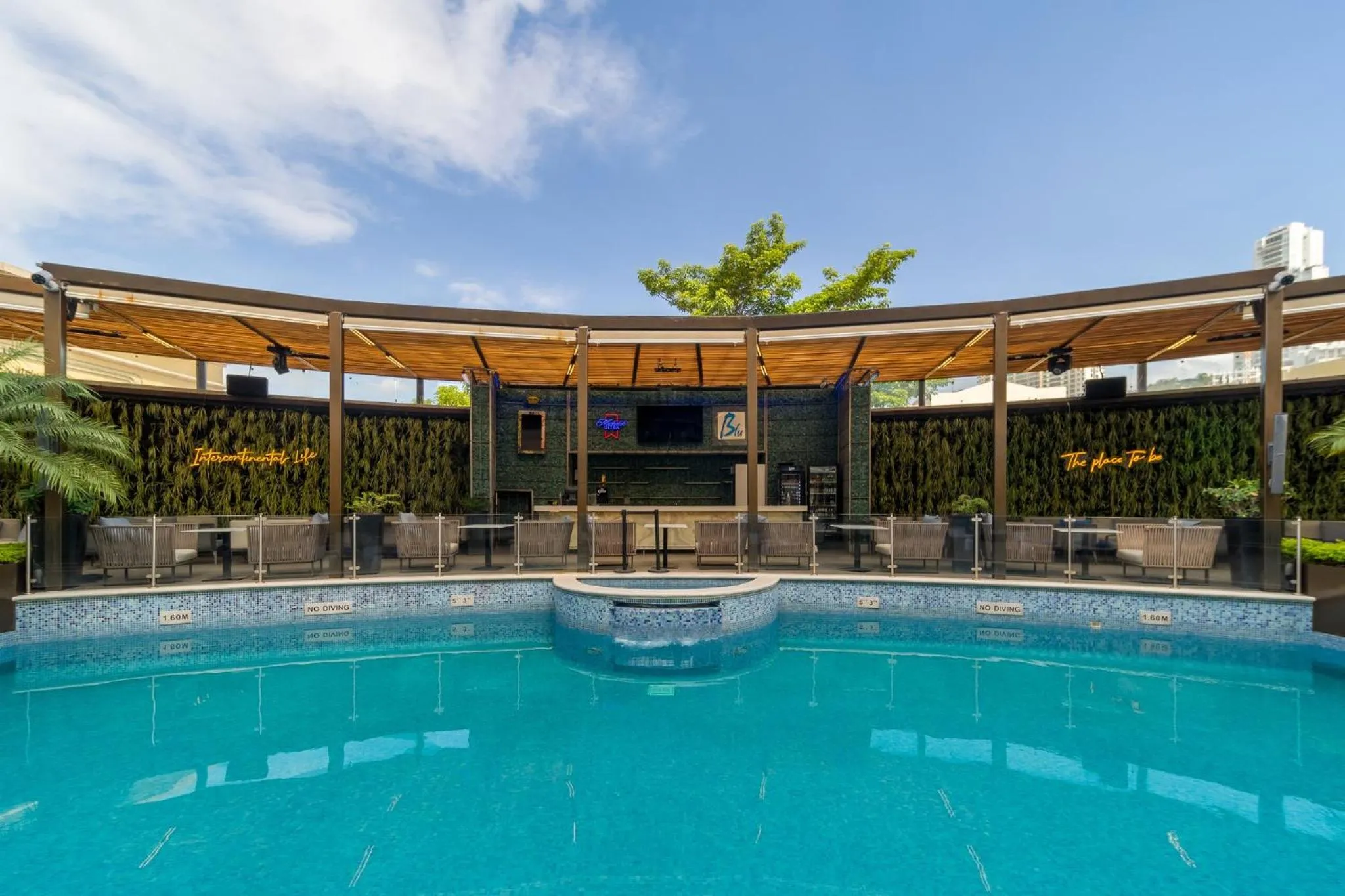 Lounge or bar in InterContinental Tegucigalpa at Multiplaza Mall by IHG