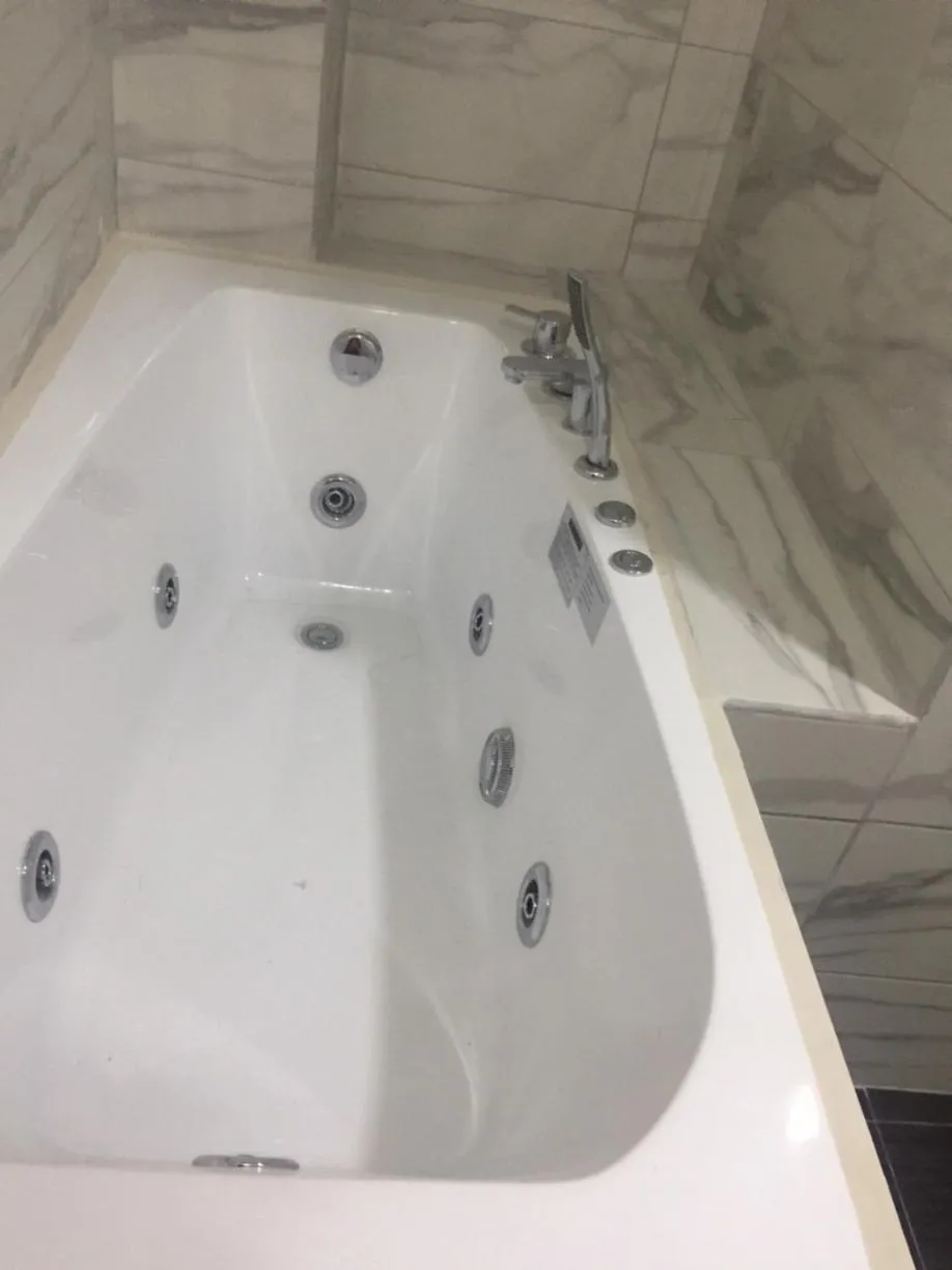 Bathroom in A-Hope Suite Hotel