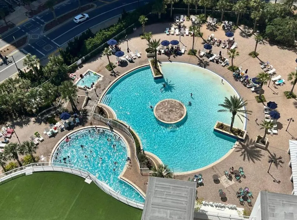 LAKETOWN 5 POOLs STEPS TO BEACH FAMILY FRIENDLY