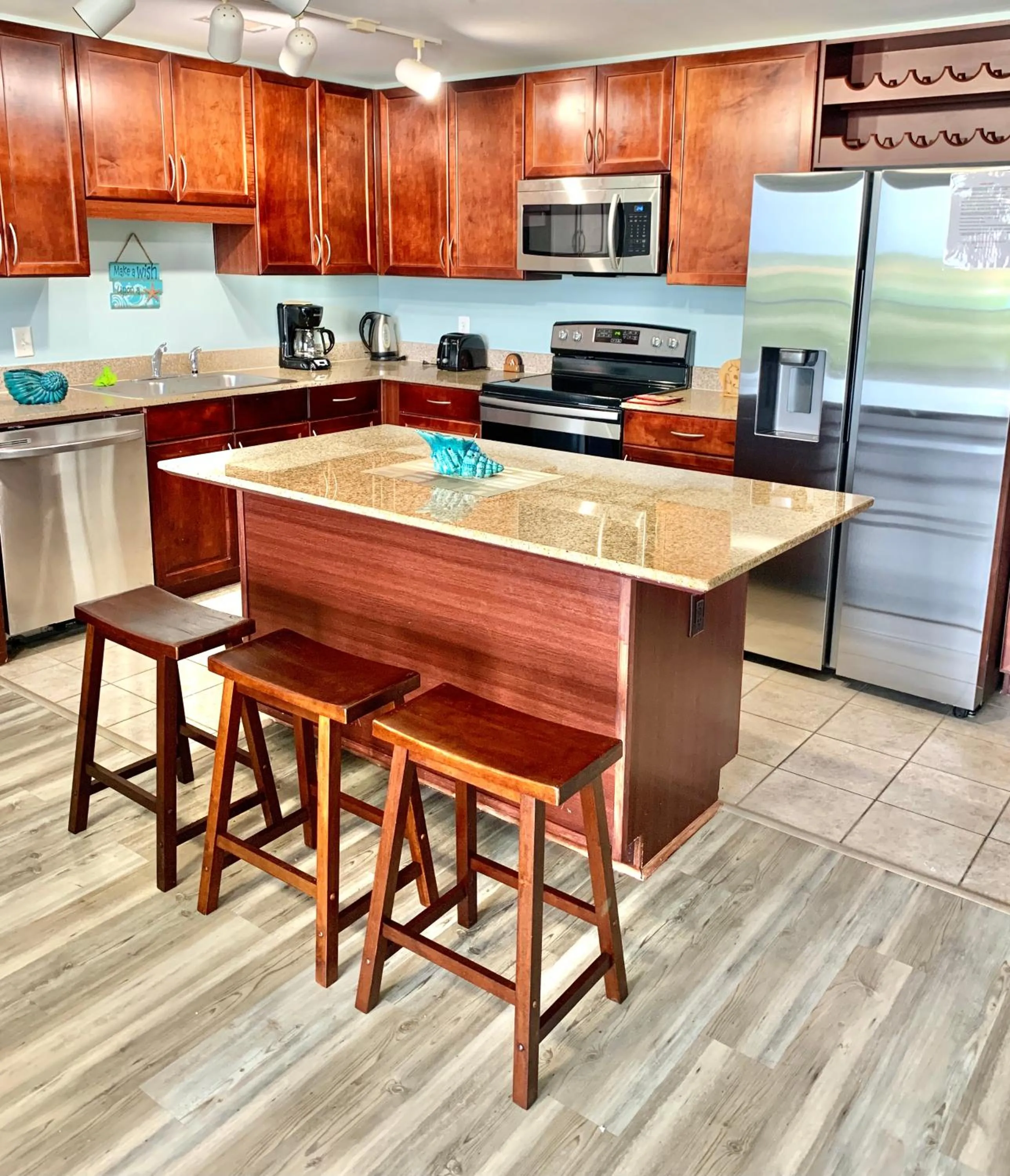 LAKETOWN 5 POOLs STEPS TO BEACH FAMILY FRIENDLY