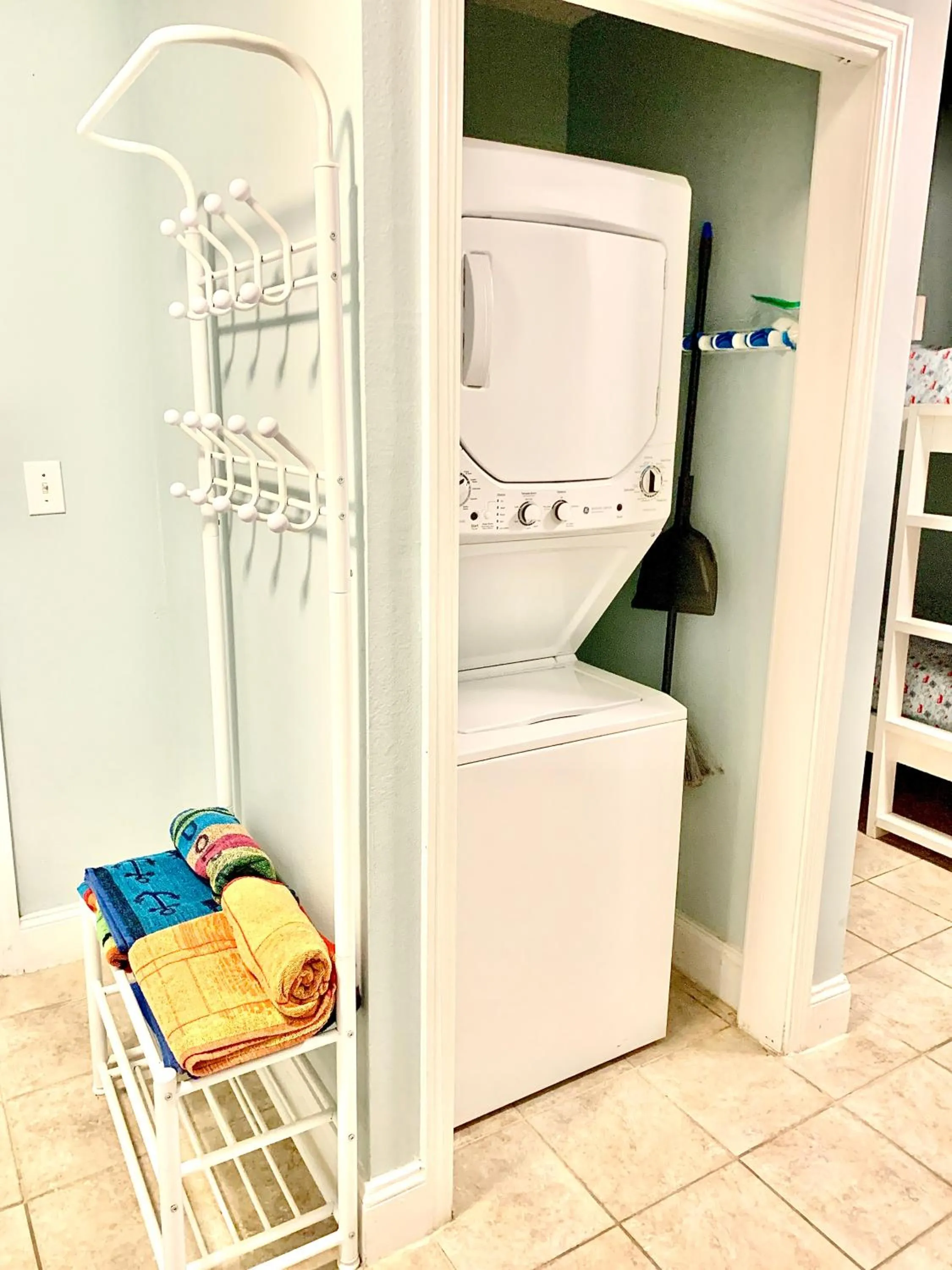 LAKETOWN 5 POOLs STEPS TO BEACH FAMILY FRIENDLY