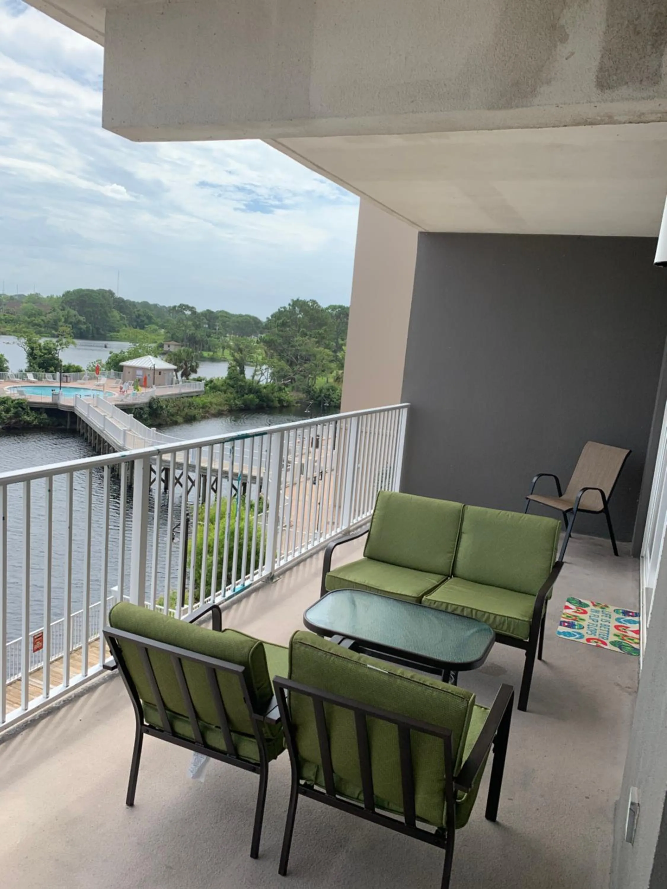 LAKETOWN 5 POOLs STEPS TO BEACH FAMILY FRIENDLY