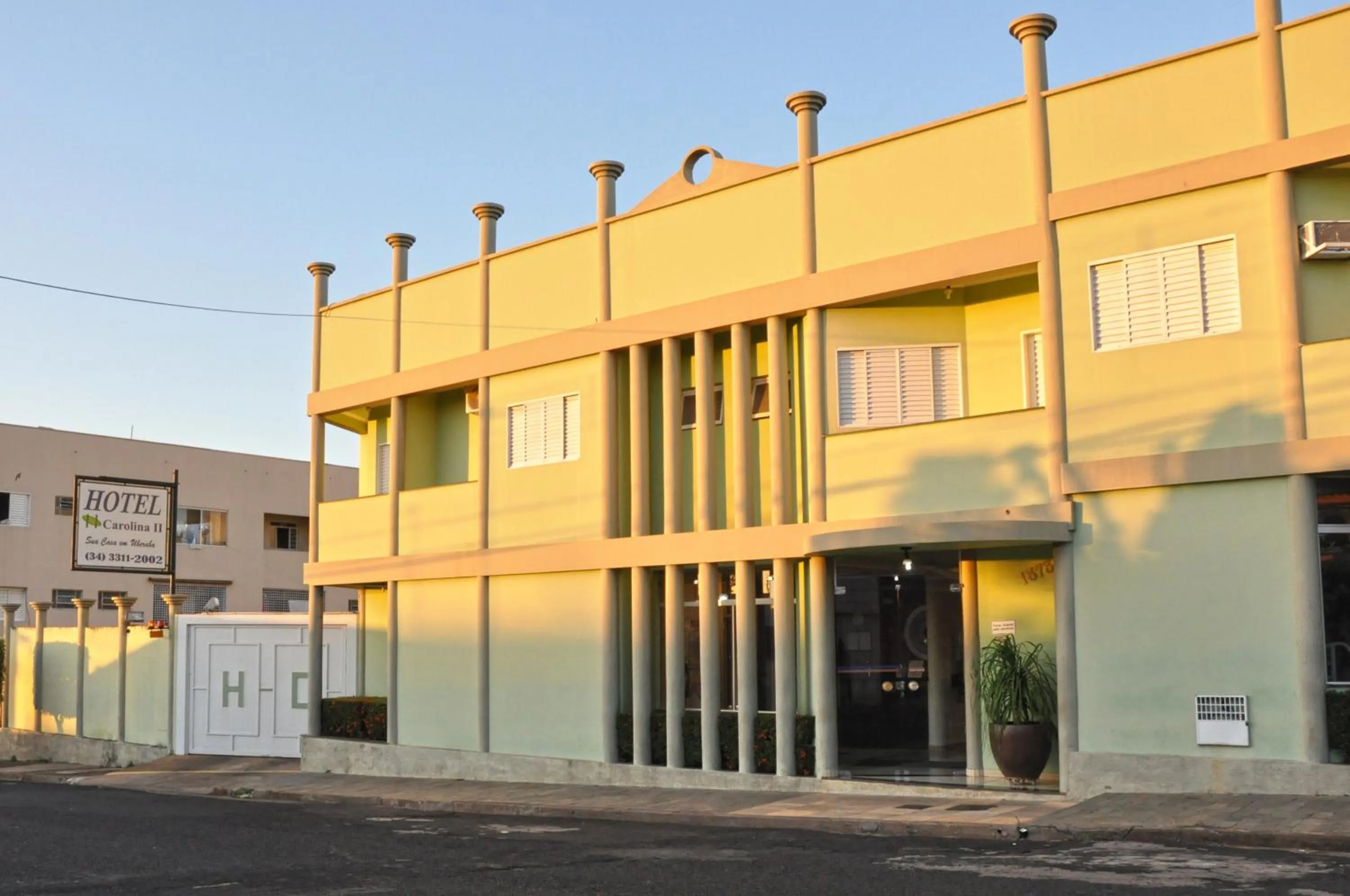 Hotel Carolina 2 - próximo a Universidade de Uberaba uniube - ao Aeroporto Fórum De uberaba - hospital Mario Palmeirio ao Hospital São Marcos e hospital Regional