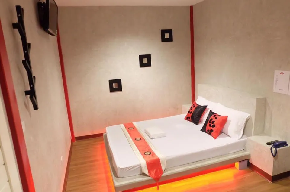 Bed in Love Box Resort