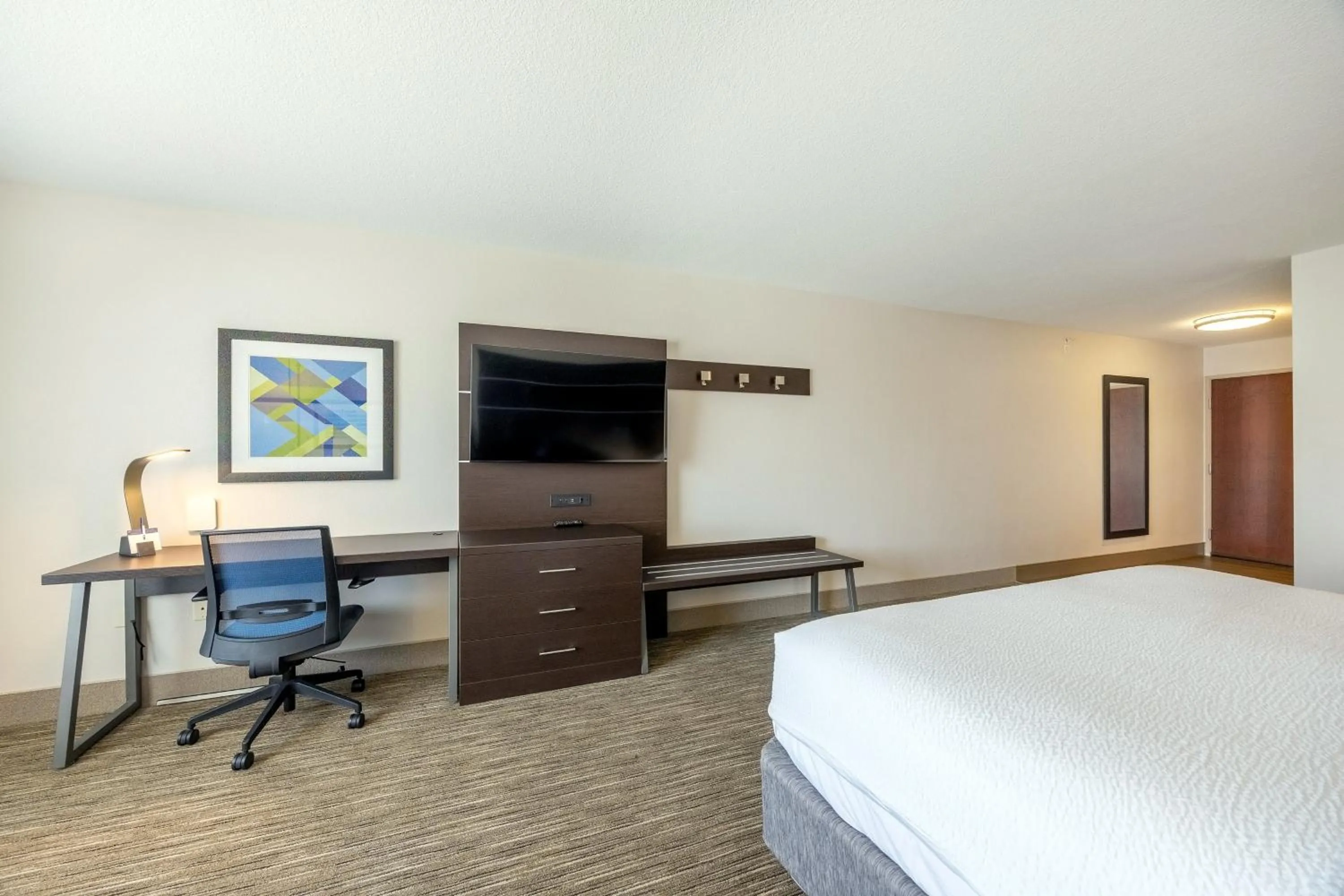 Photo of the whole room, Bed in Holiday Inn Express Winona by IHG