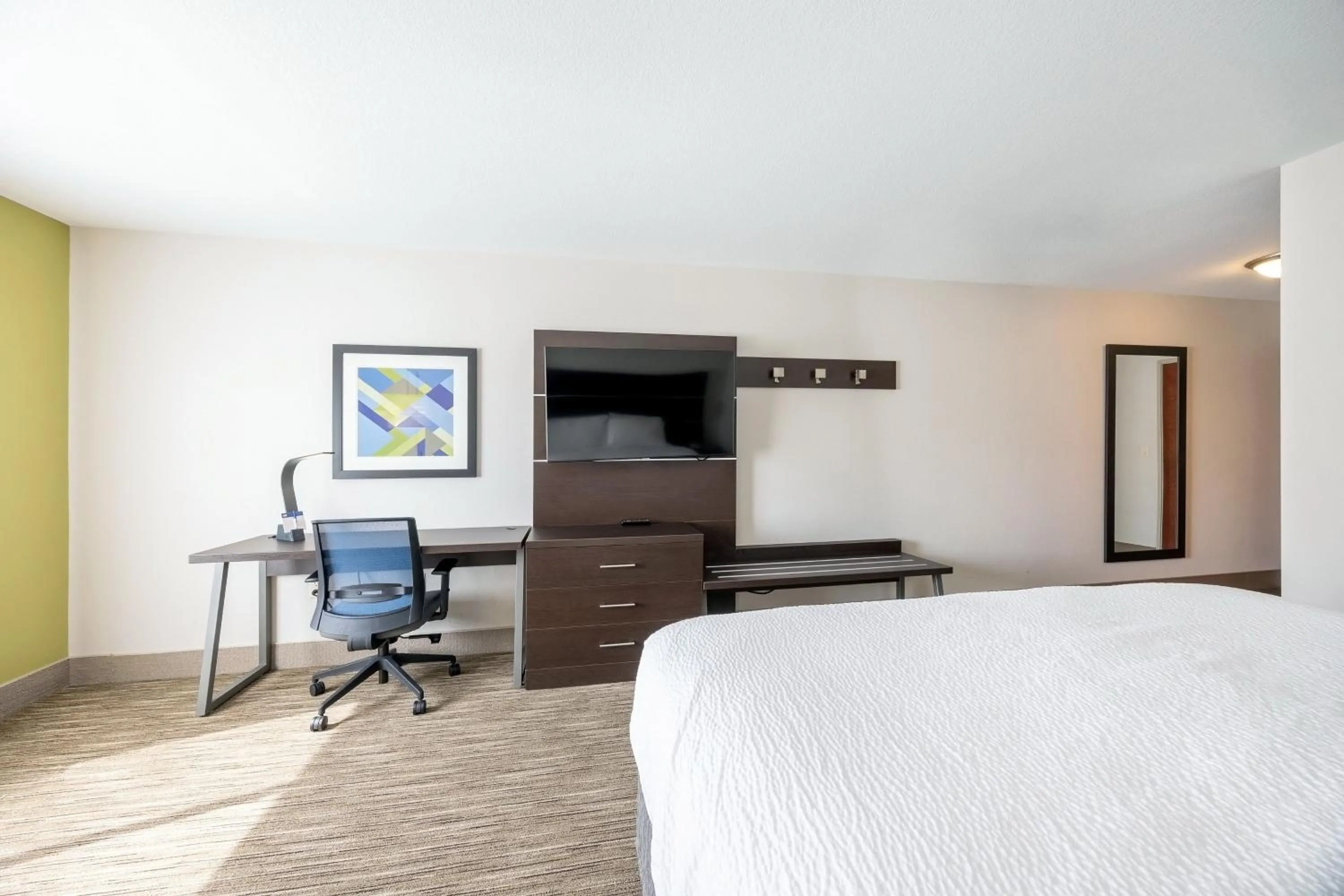 Photo of the whole room, Bed in Holiday Inn Express Winona by IHG