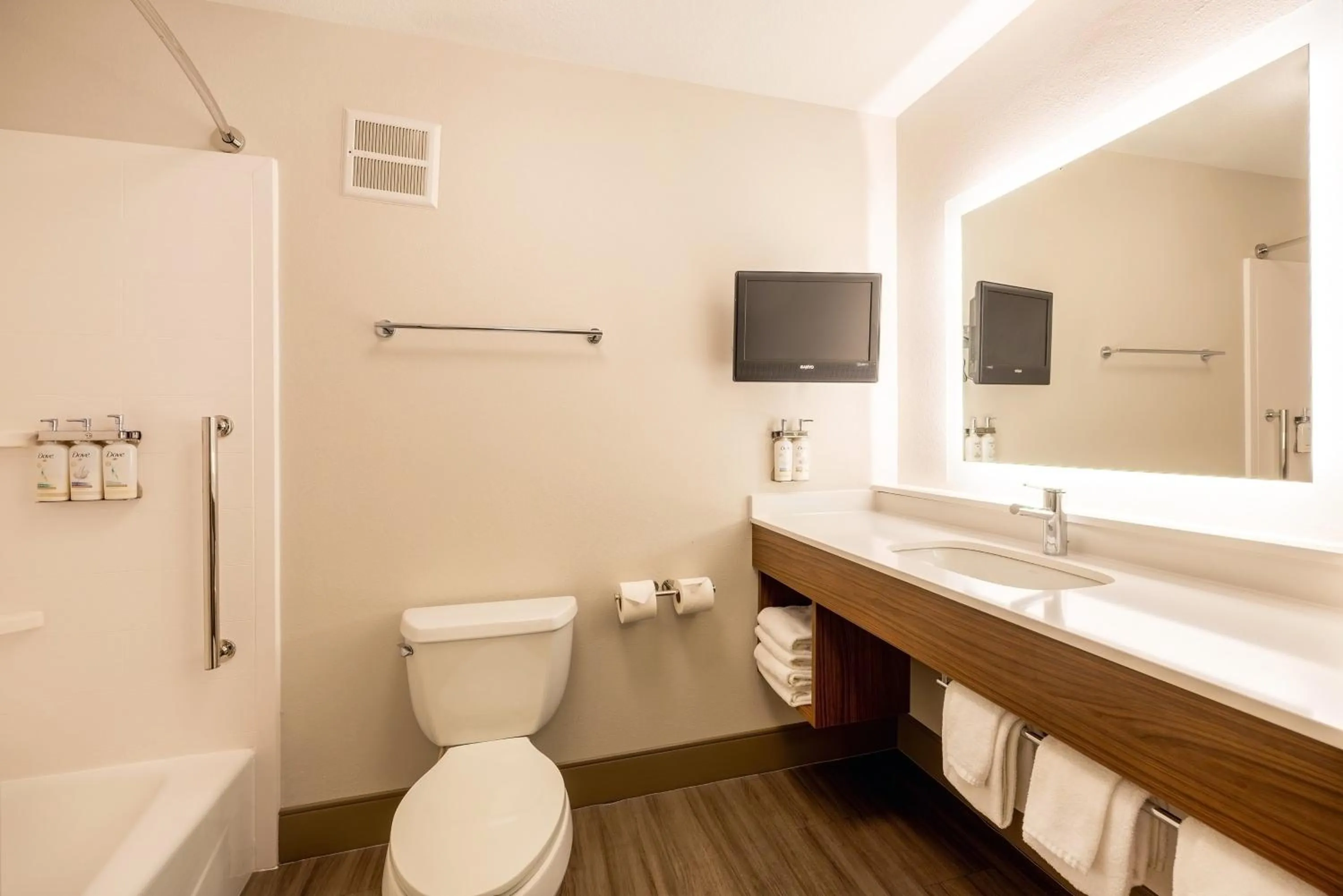 Photo of the whole room in Holiday Inn Express Winona by IHG