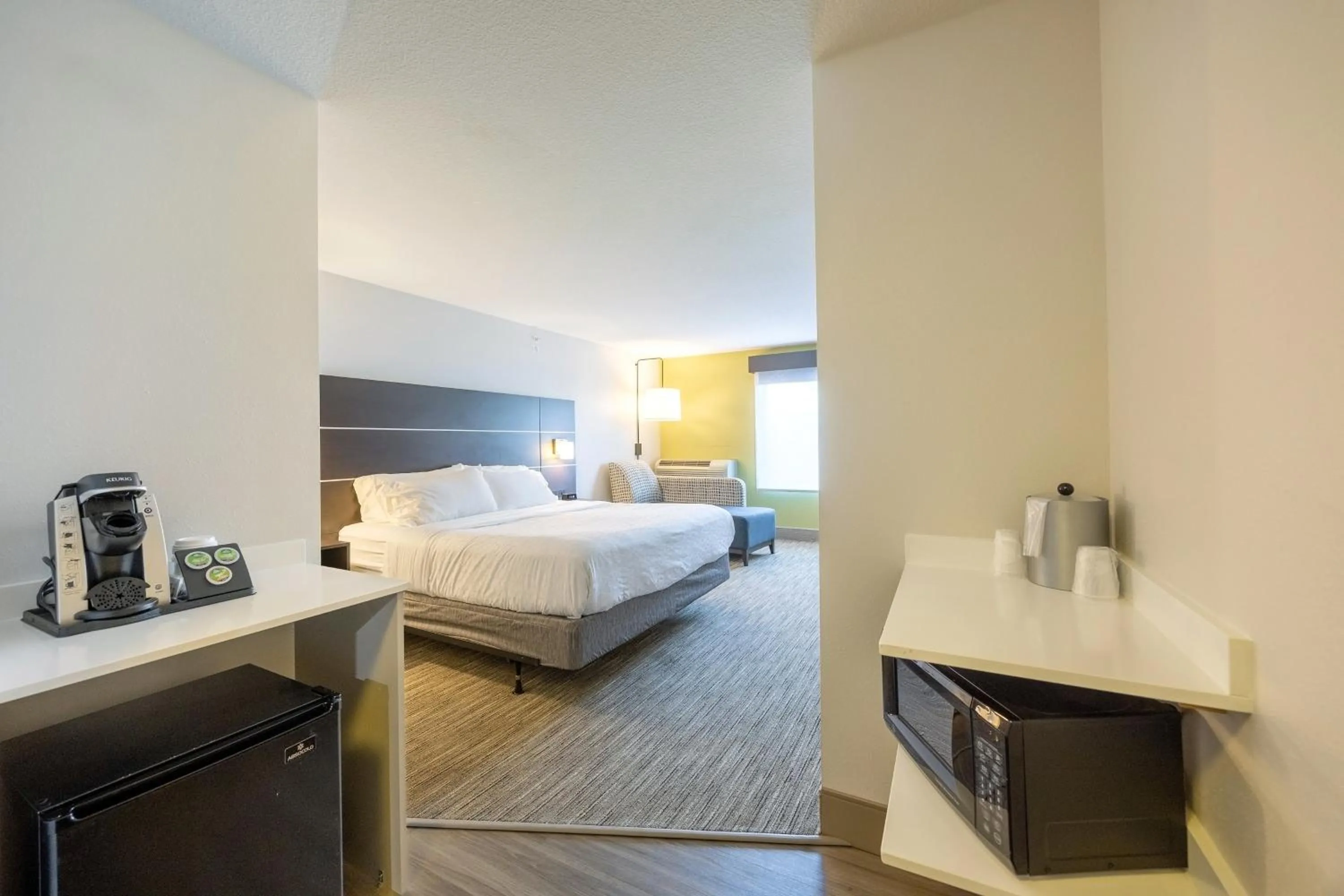 Photo of the whole room, Bed in Holiday Inn Express Winona by IHG