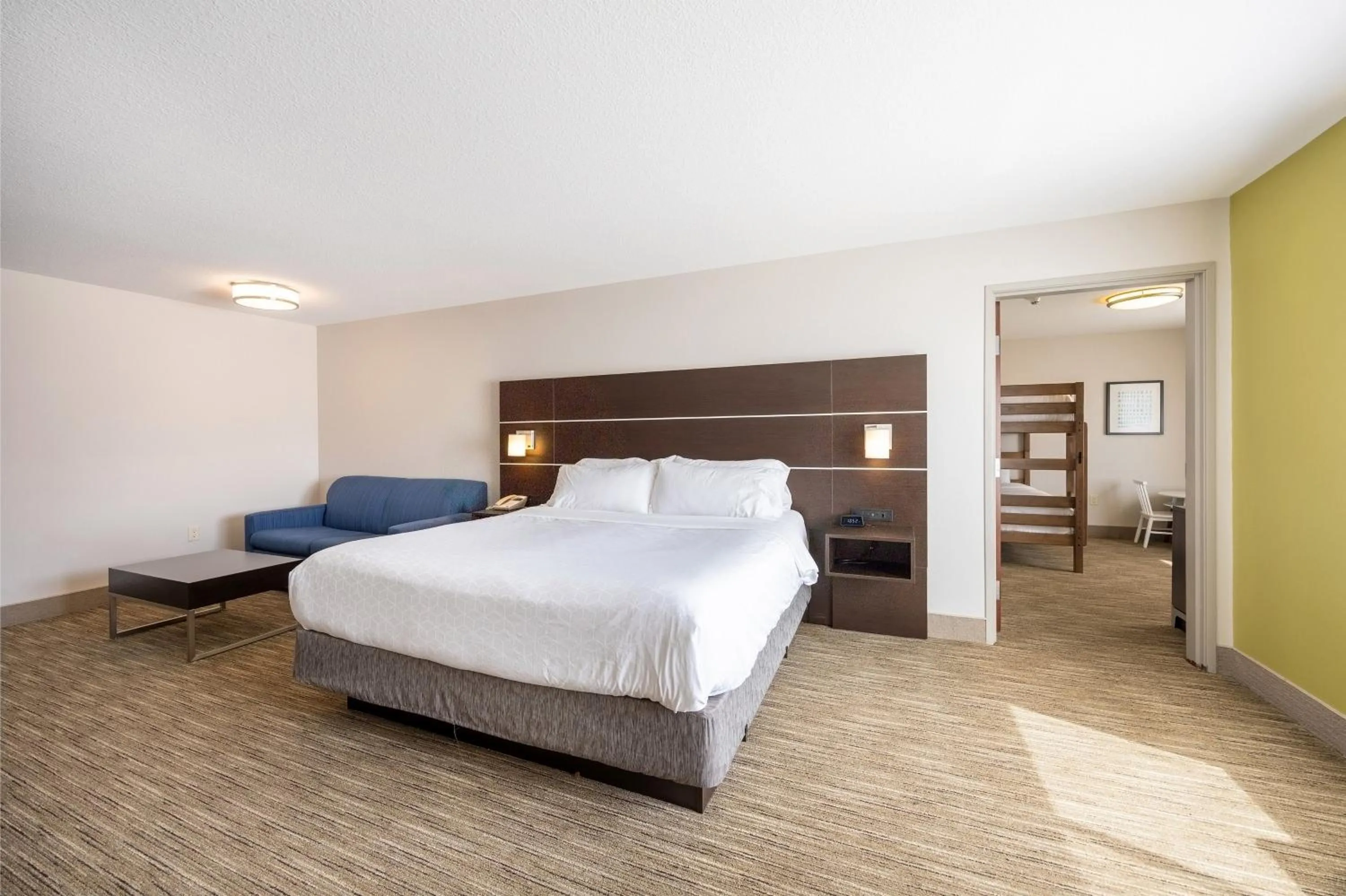 Photo of the whole room, Bed in Holiday Inn Express Winona by IHG