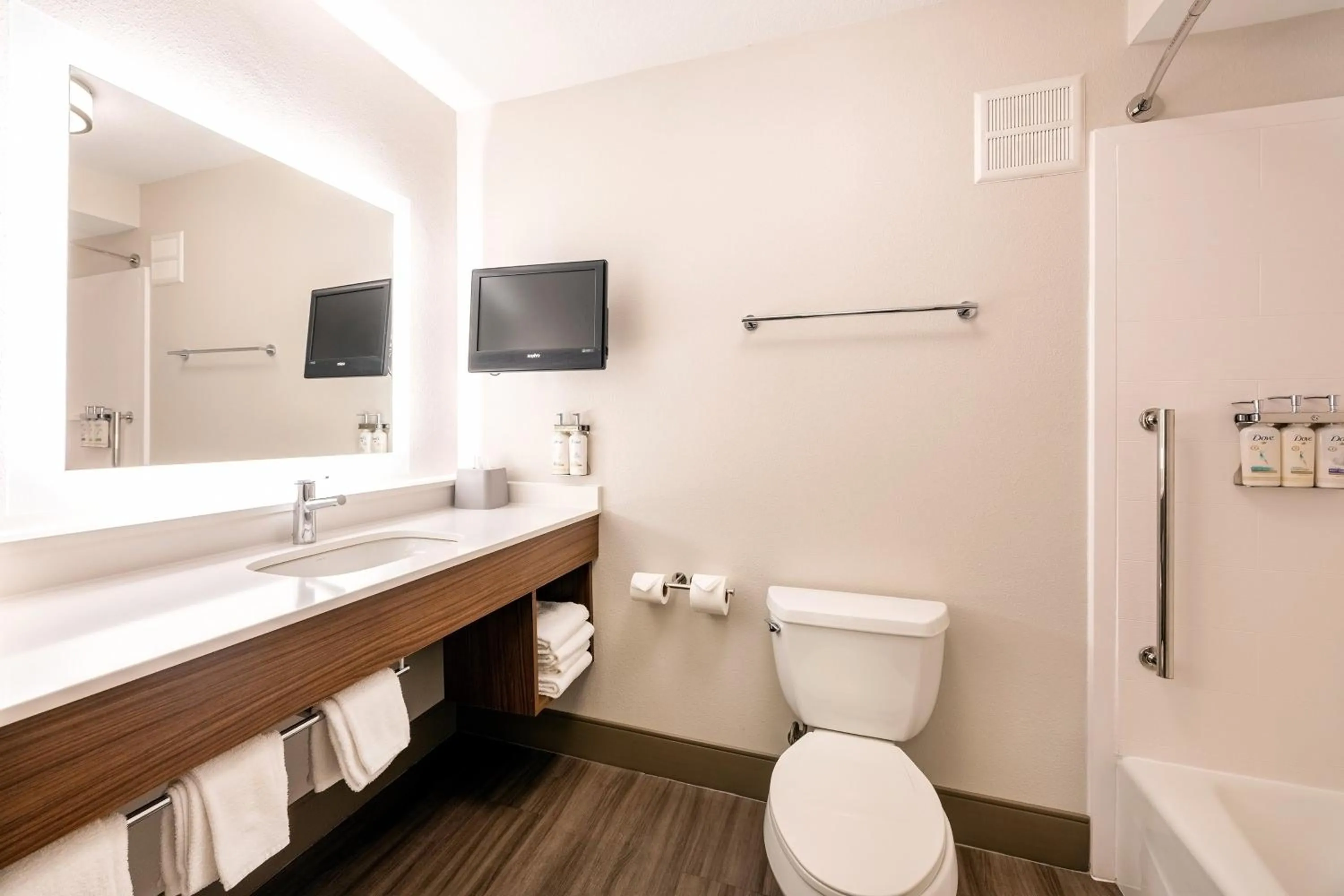 Photo of the whole room in Holiday Inn Express Winona by IHG