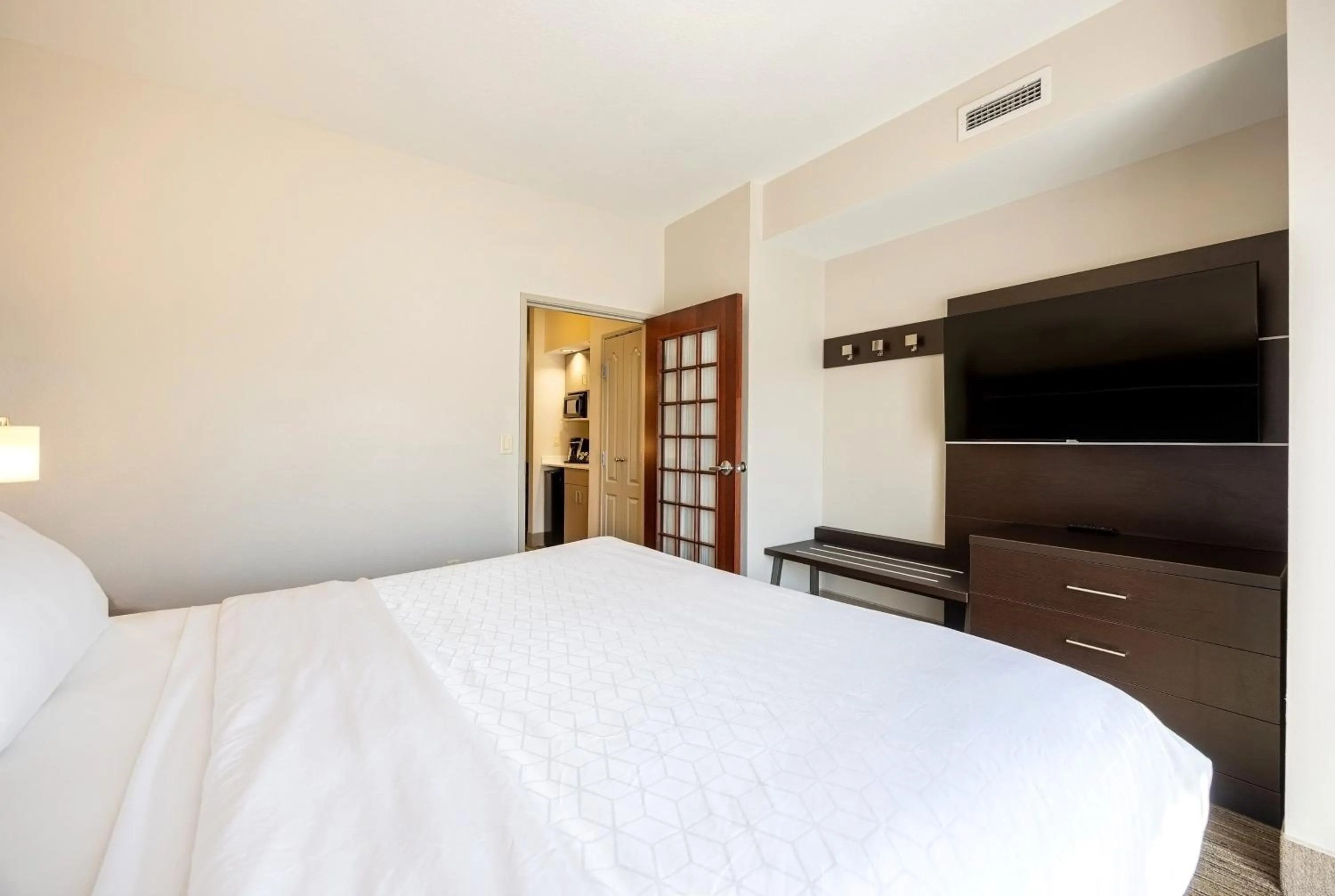 Photo of the whole room, Bed in Holiday Inn Express Winona by IHG