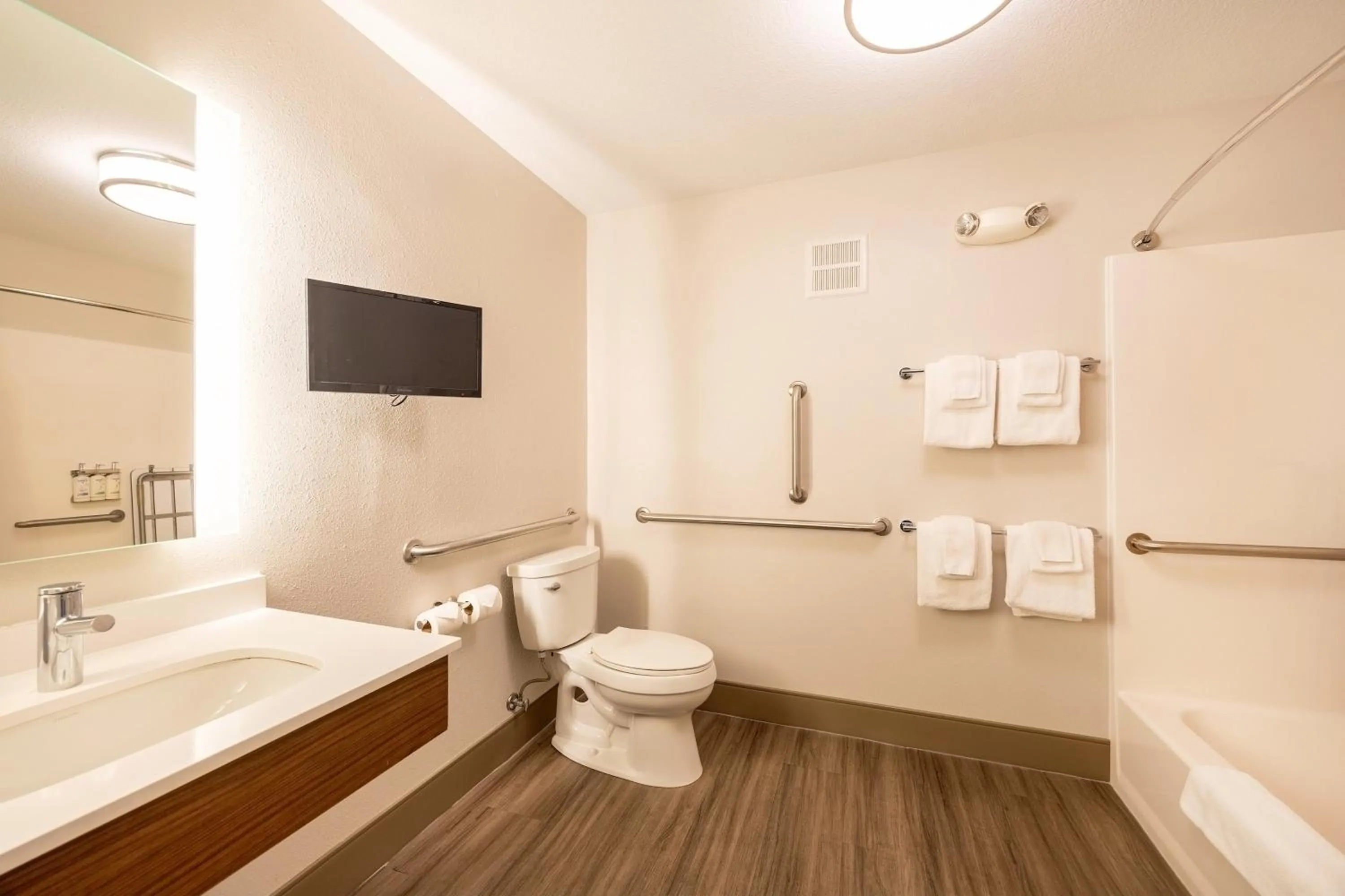 Photo of the whole room in Holiday Inn Express Winona by IHG