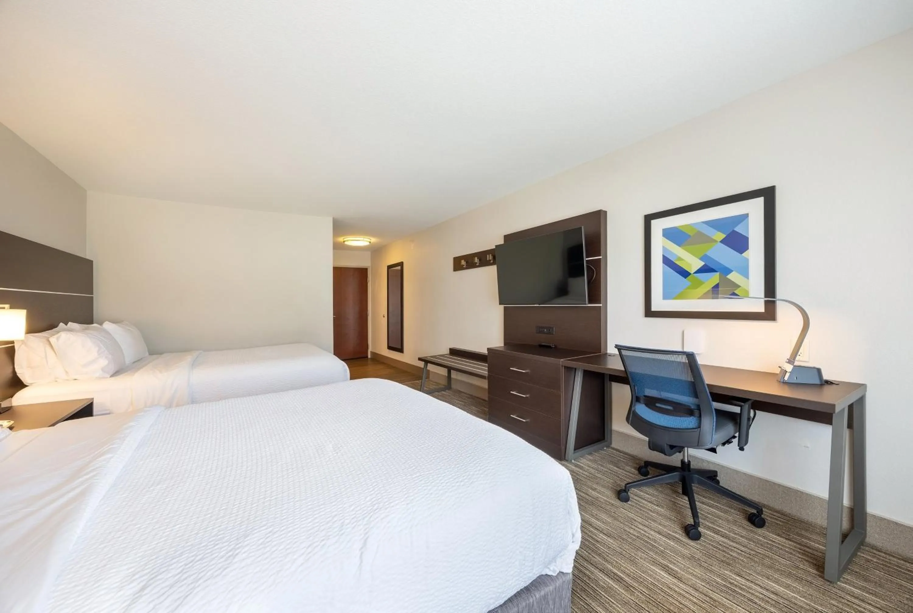 Photo of the whole room, Bed in Holiday Inn Express Winona by IHG