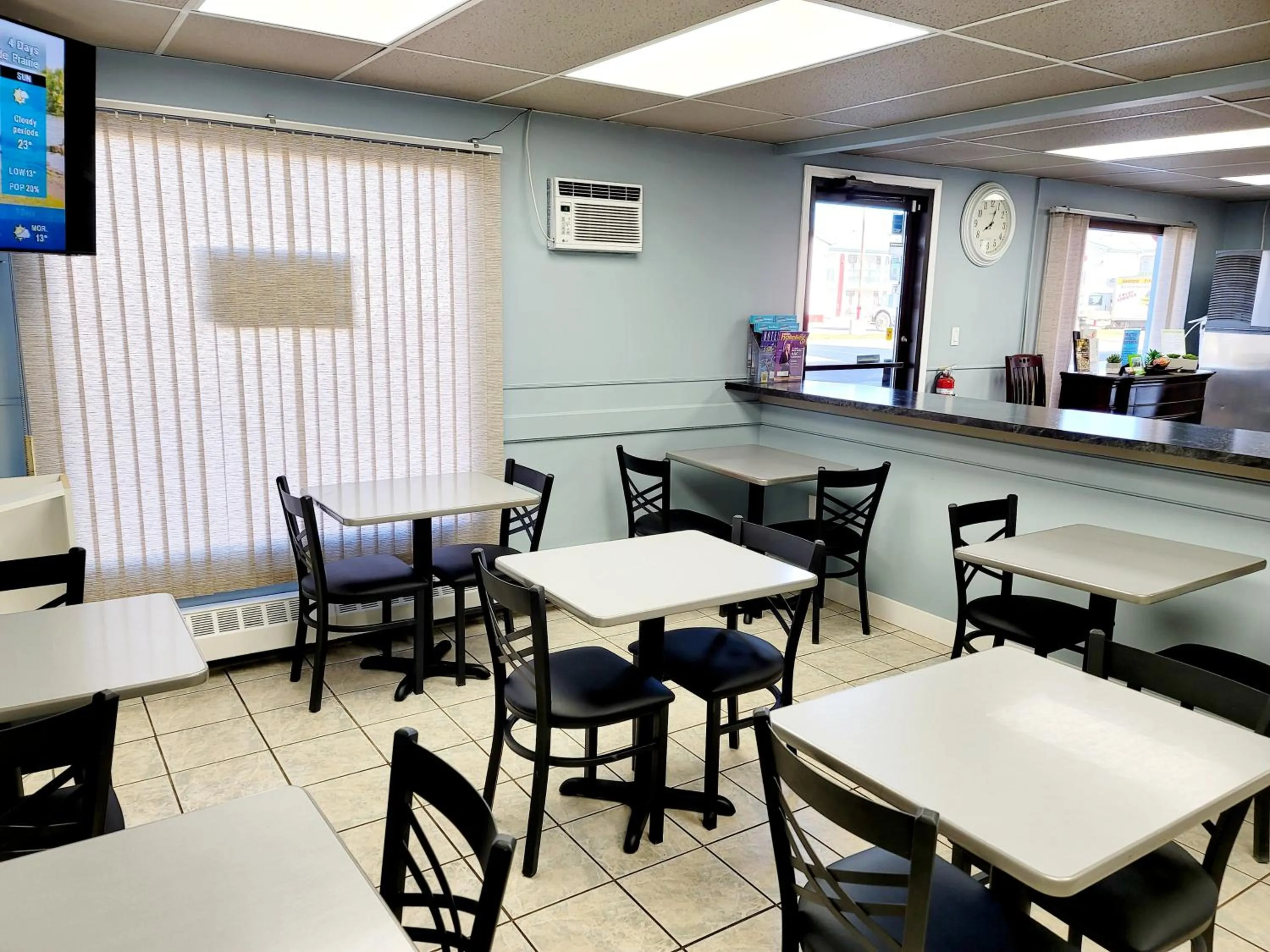 Breakfast in Canadian Motor Inn