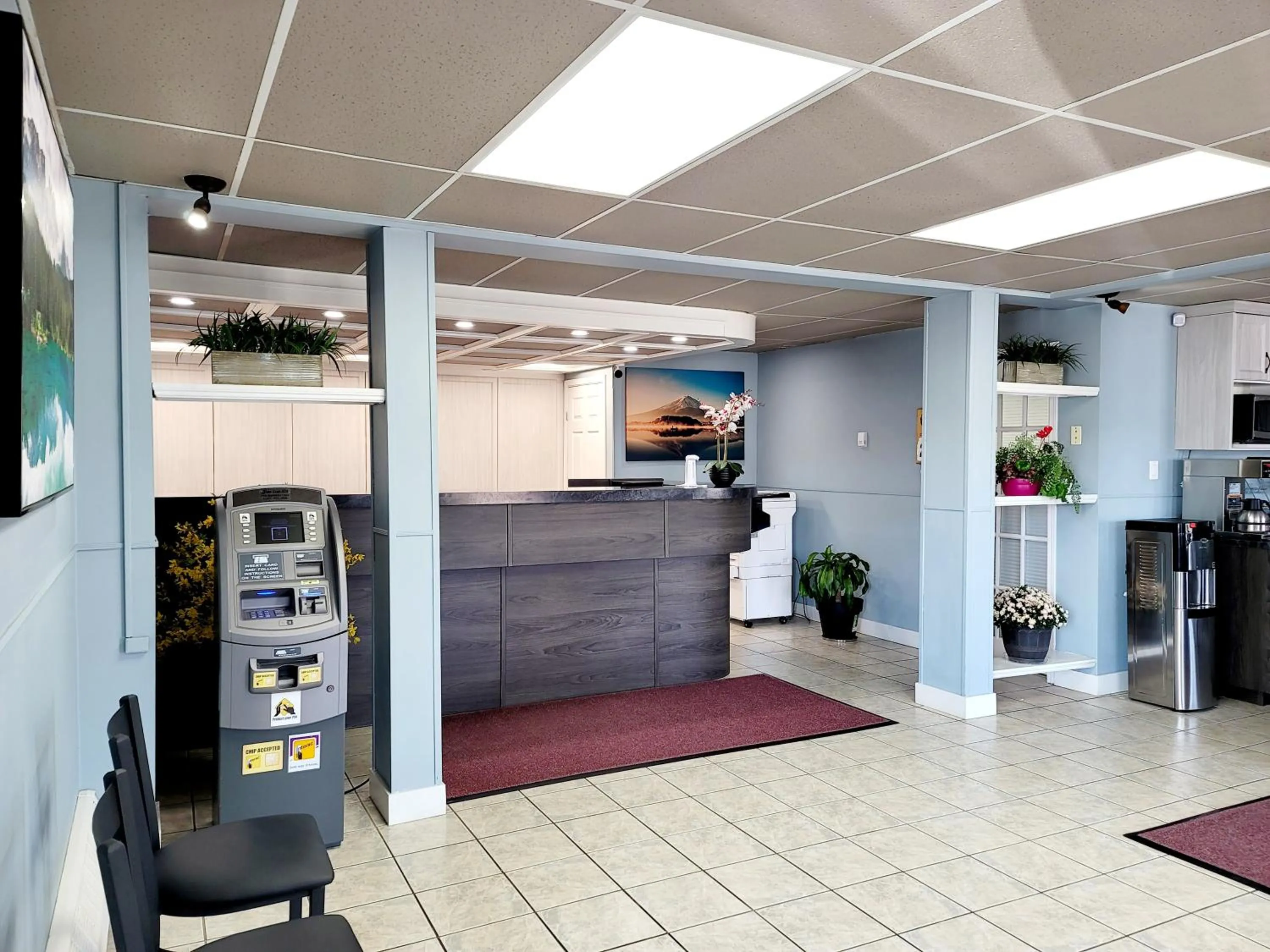 Lobby or reception in Canadian Motor Inn
