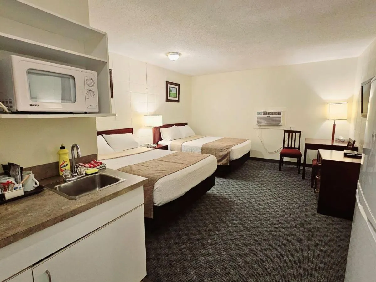 Photo of the whole room, Bed in Canadian Motor Inn