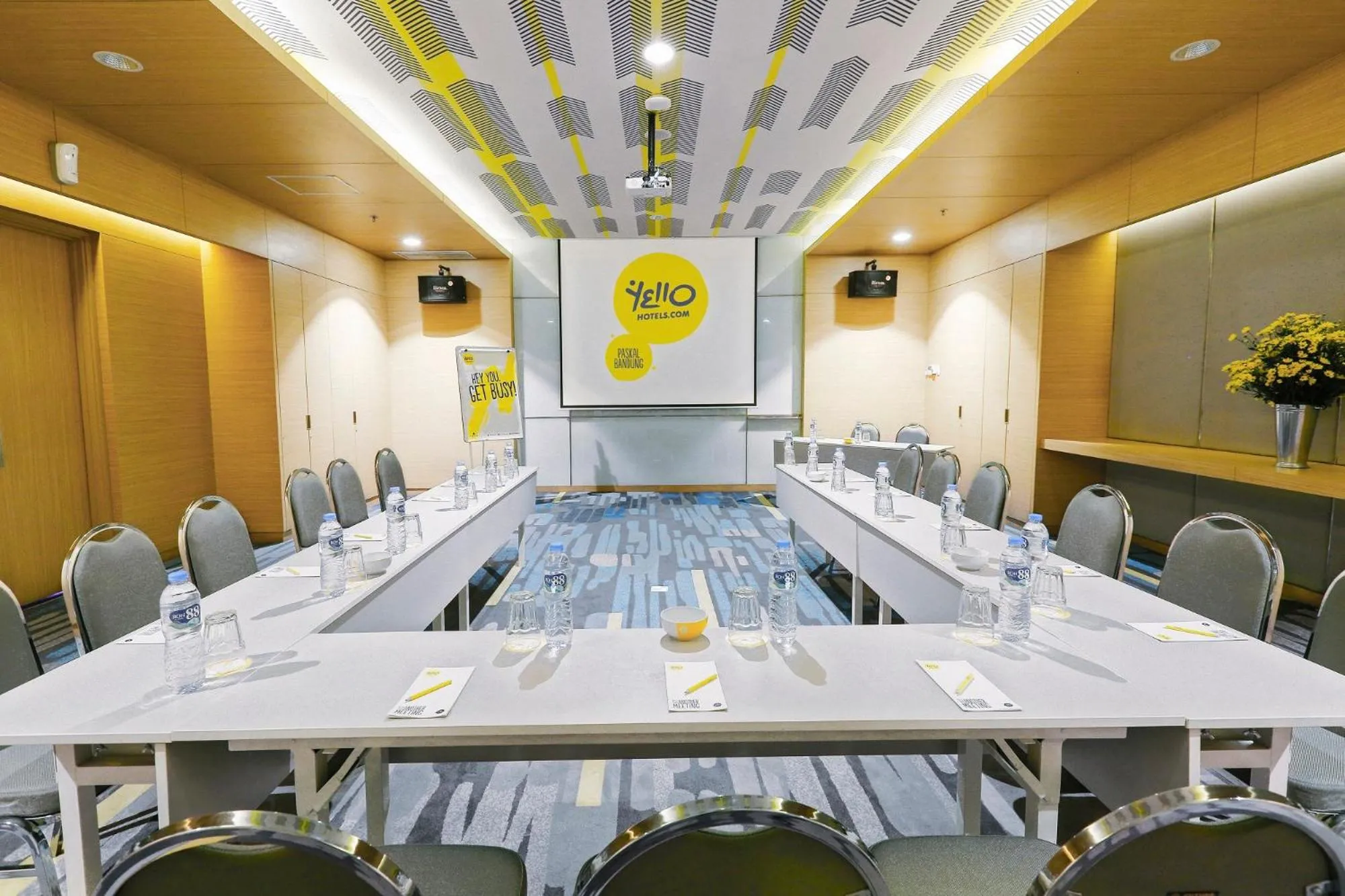 Meeting/conference room in YELLO Hotel Paskal Bandung