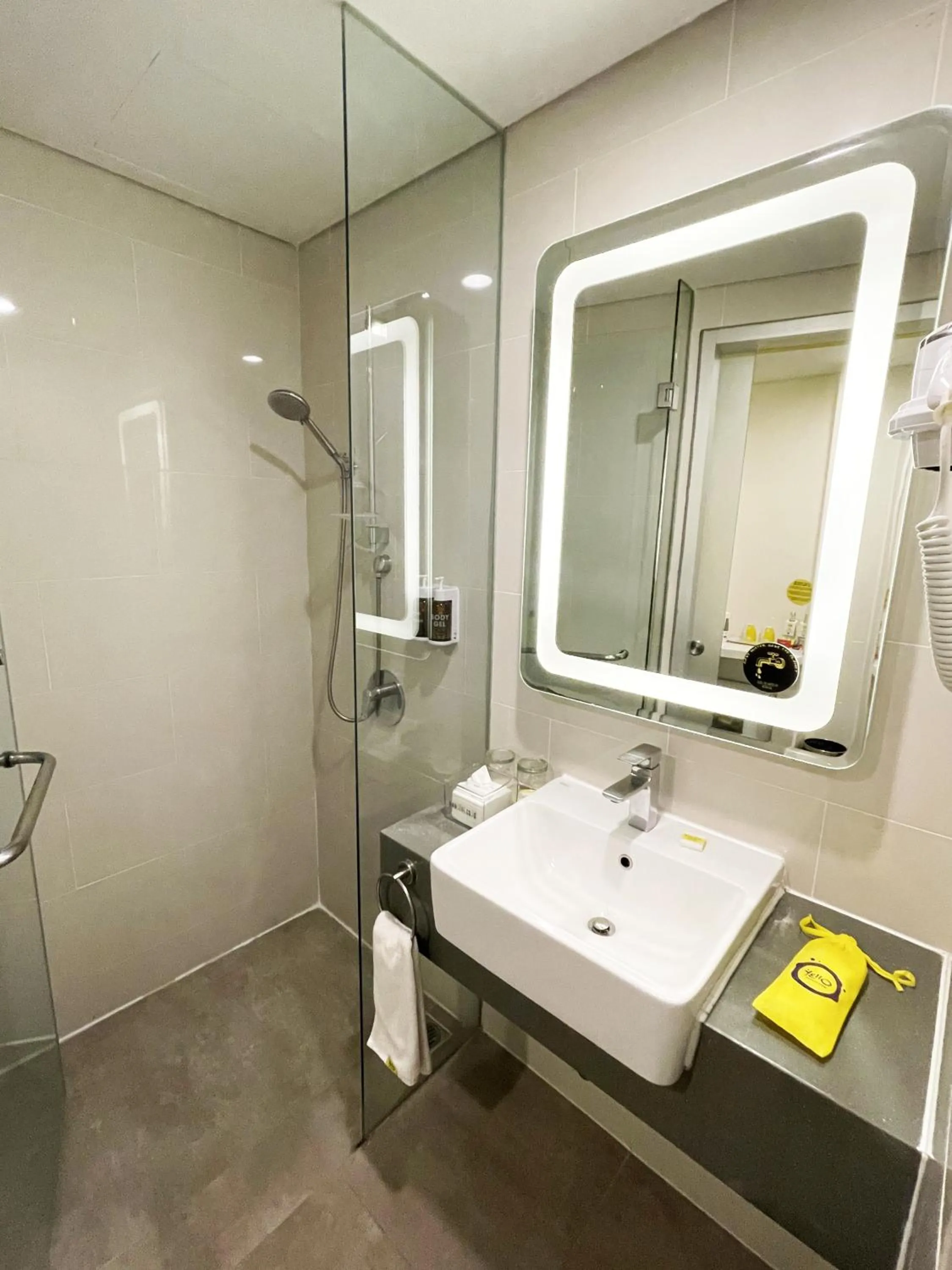 Bathroom in YELLO Hotel Paskal Bandung