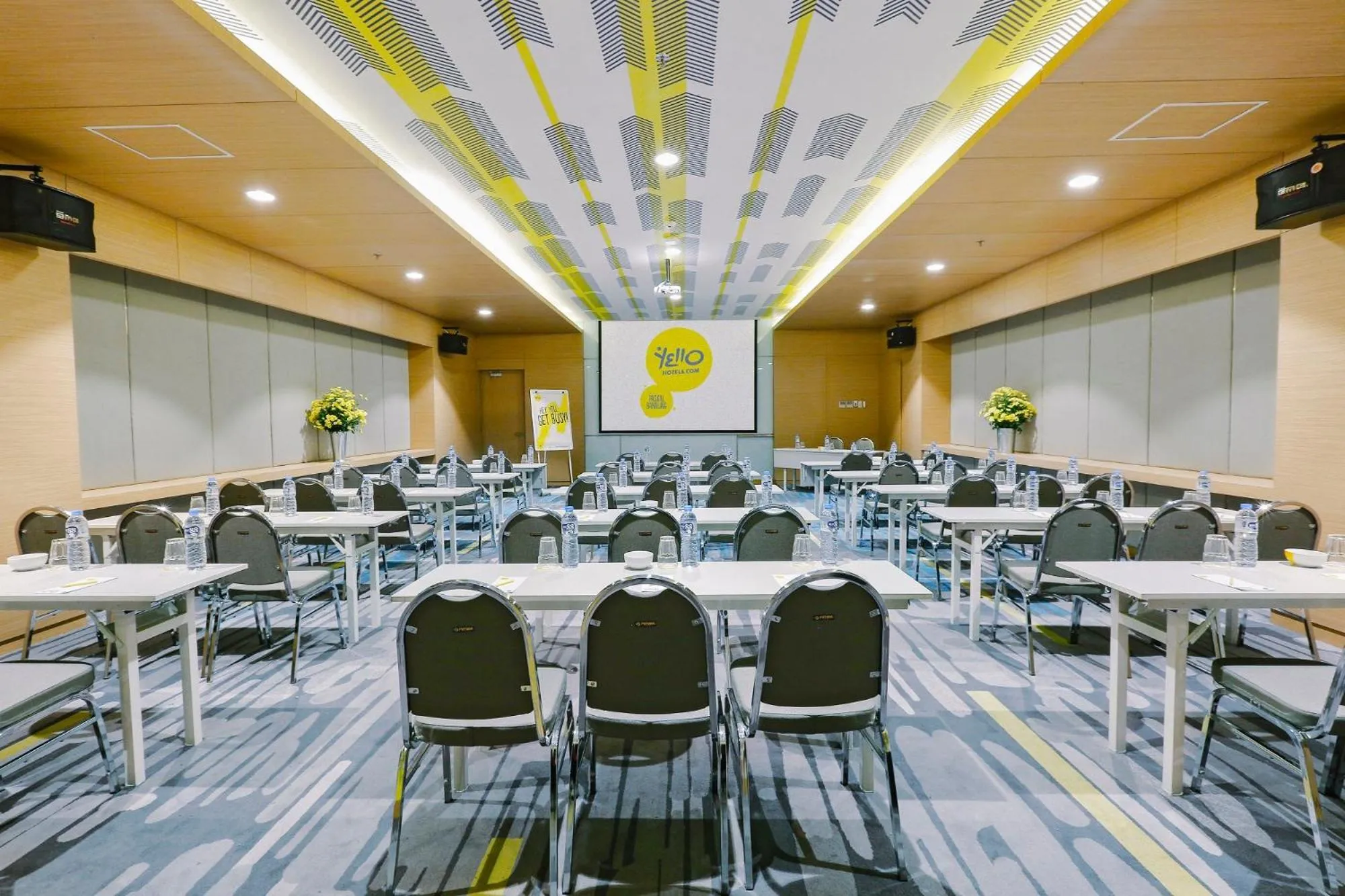 Meeting/conference room in YELLO Hotel Paskal Bandung